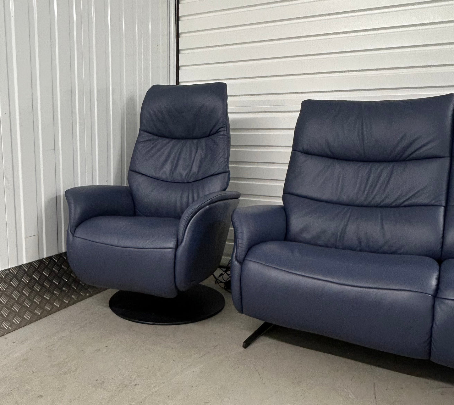 Himolla Azure Blue Leather Power Recliner Armchairs & Matching Fixed 2 Seater Sofa Pre-Loved