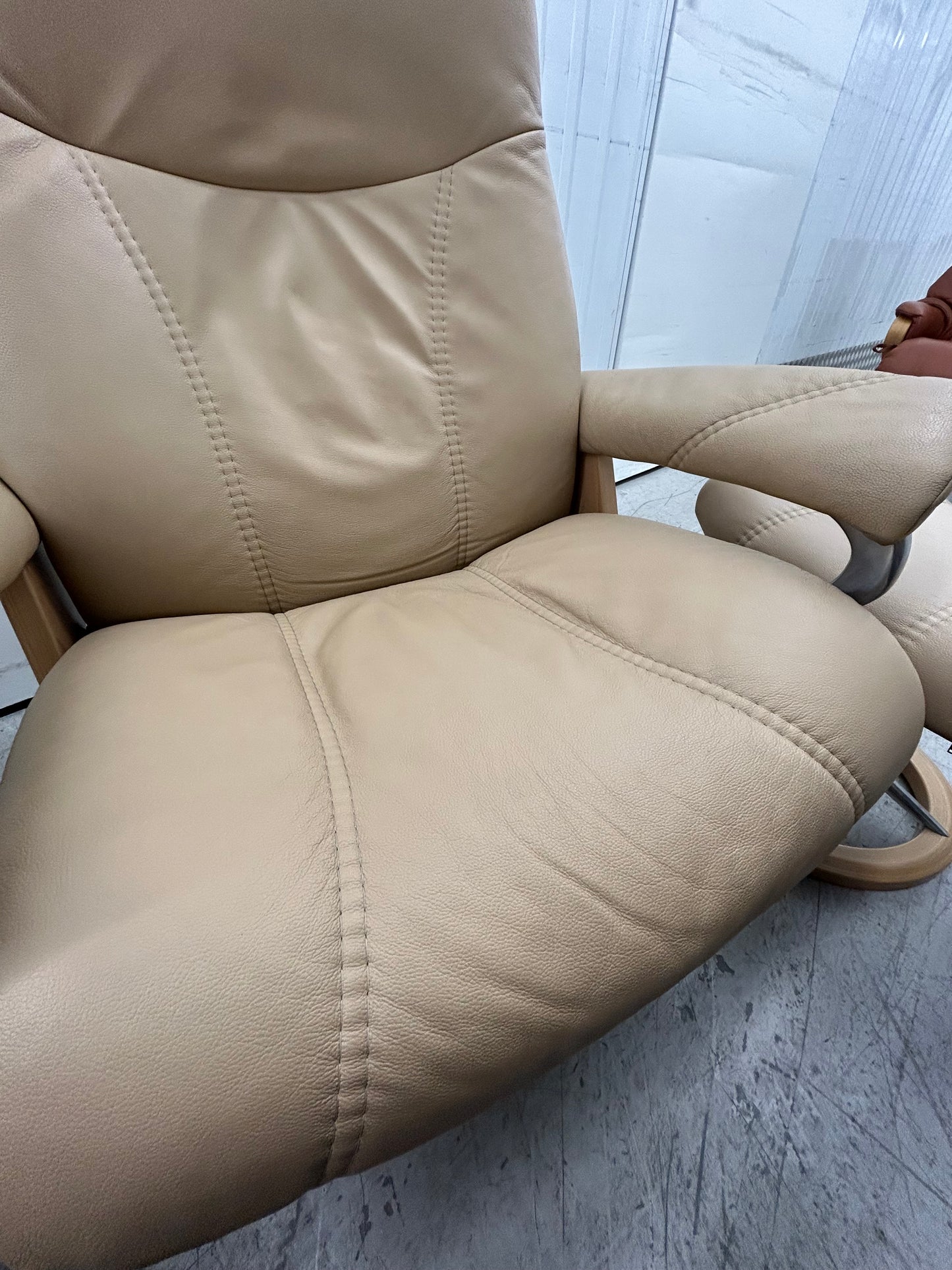 Ekornes Stressless Signature Consul Latte Leather Chairs & Stools Pair 1 Medium, 1 Large Pre-Loved