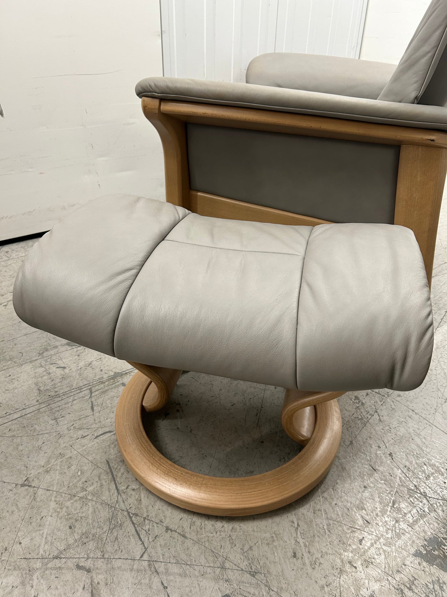 Ekornes Stressless Windsor Recliner Armchairs & Footstools Silver Grey Pair 2023 Pre-Loved