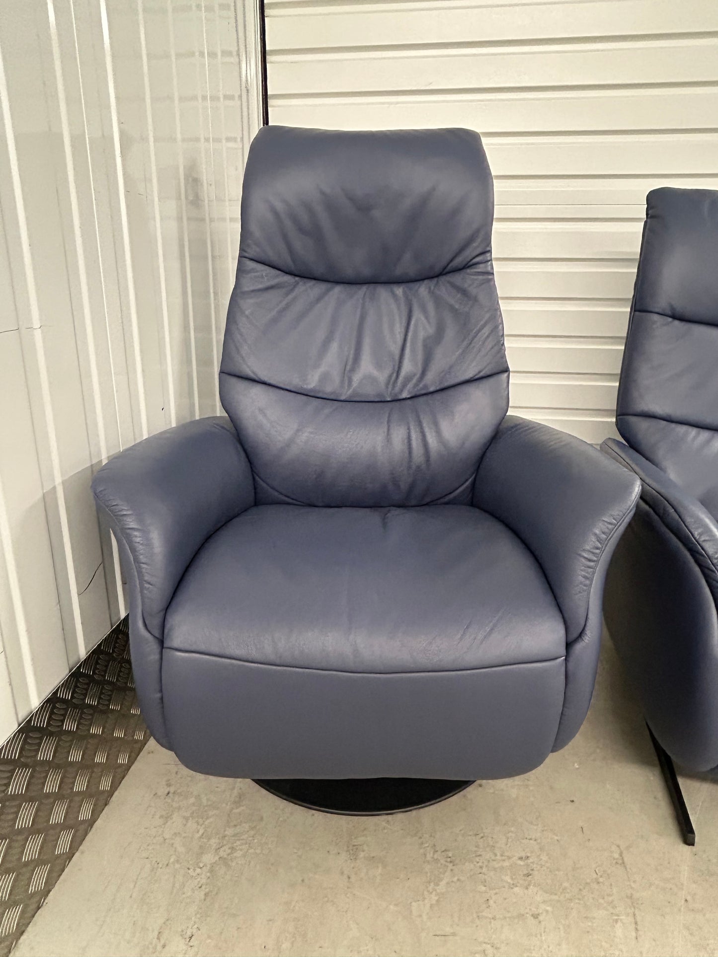 Himolla Azure Blue Leather Power Recliner Armchairs & Matching Fixed 2 Seater Sofa Pre-Loved