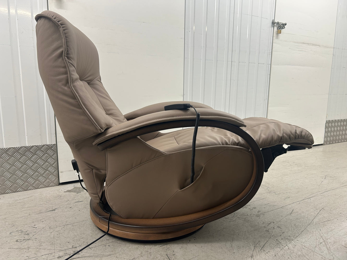 Himolla Mosel Midi Power Leather Recline & Swivel Chair Integrated Footrest 2024 Pre-Loved