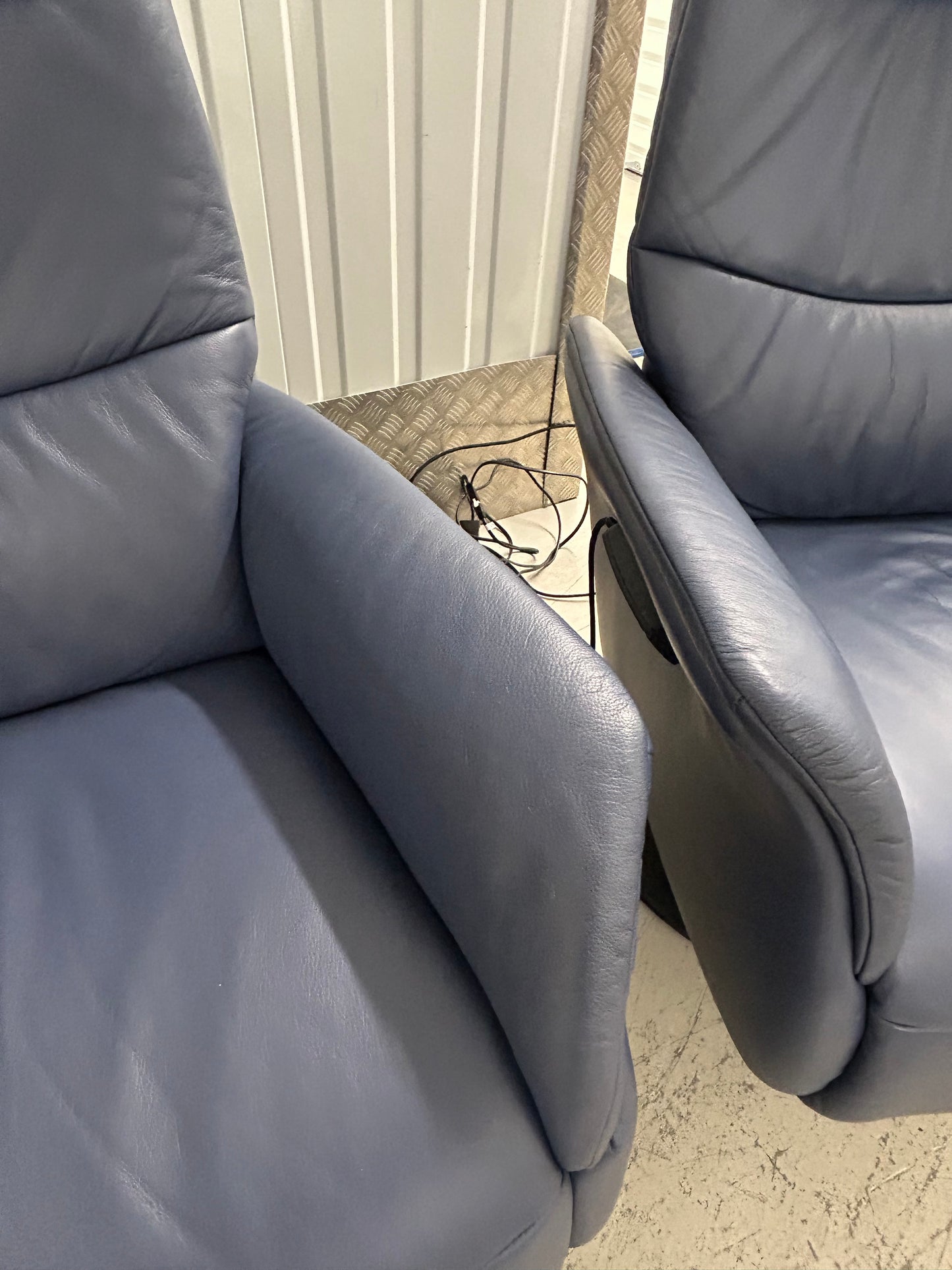 Himolla Azure Blue Leather Power Recliner Armchairs & Matching Fixed 2 Seater Sofa Pre-Loved