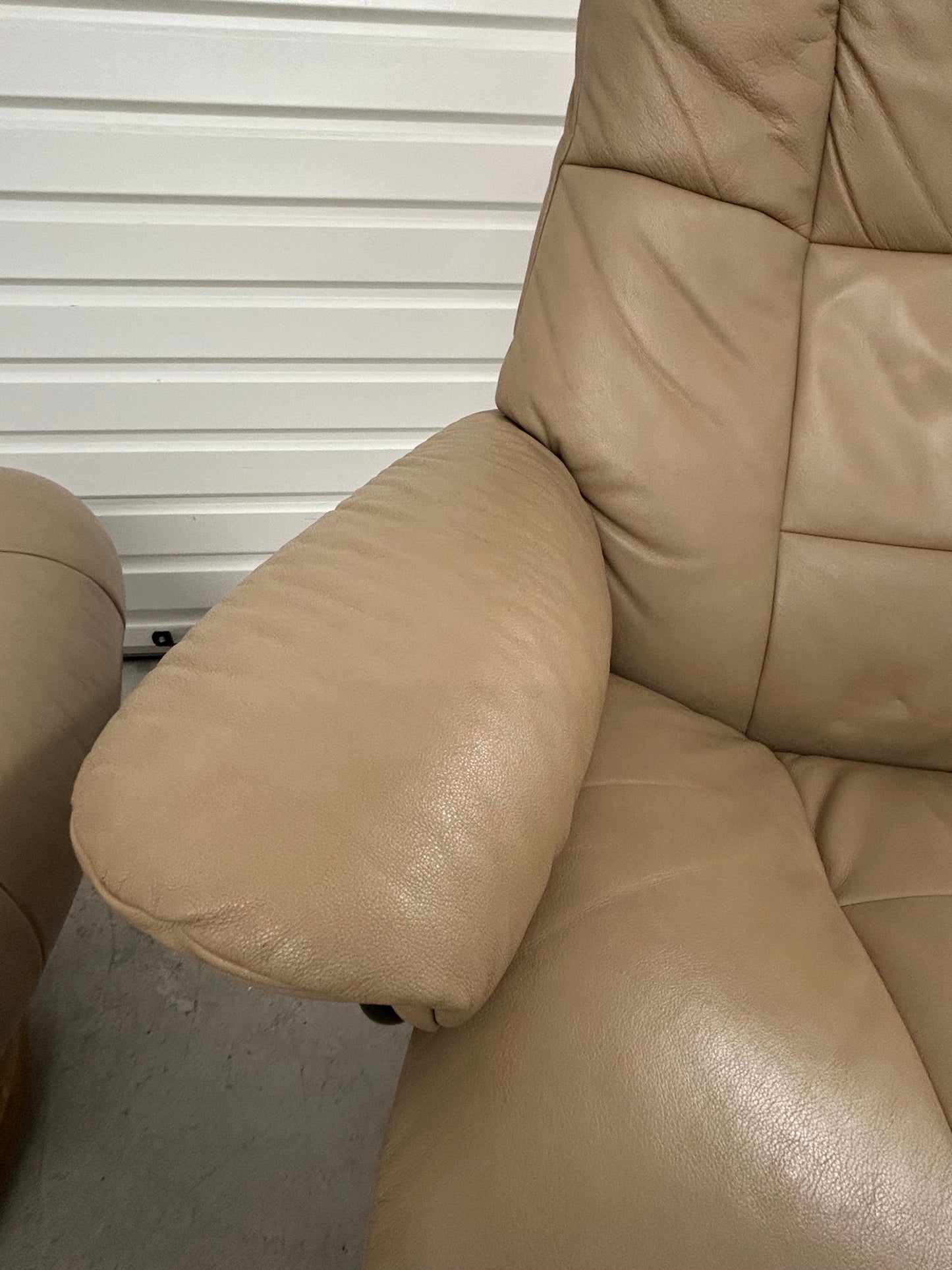 Ekornes Stressless Large Mayfair Recline/Swivel Sand Leather Armchairs & Stools Pre-Loved