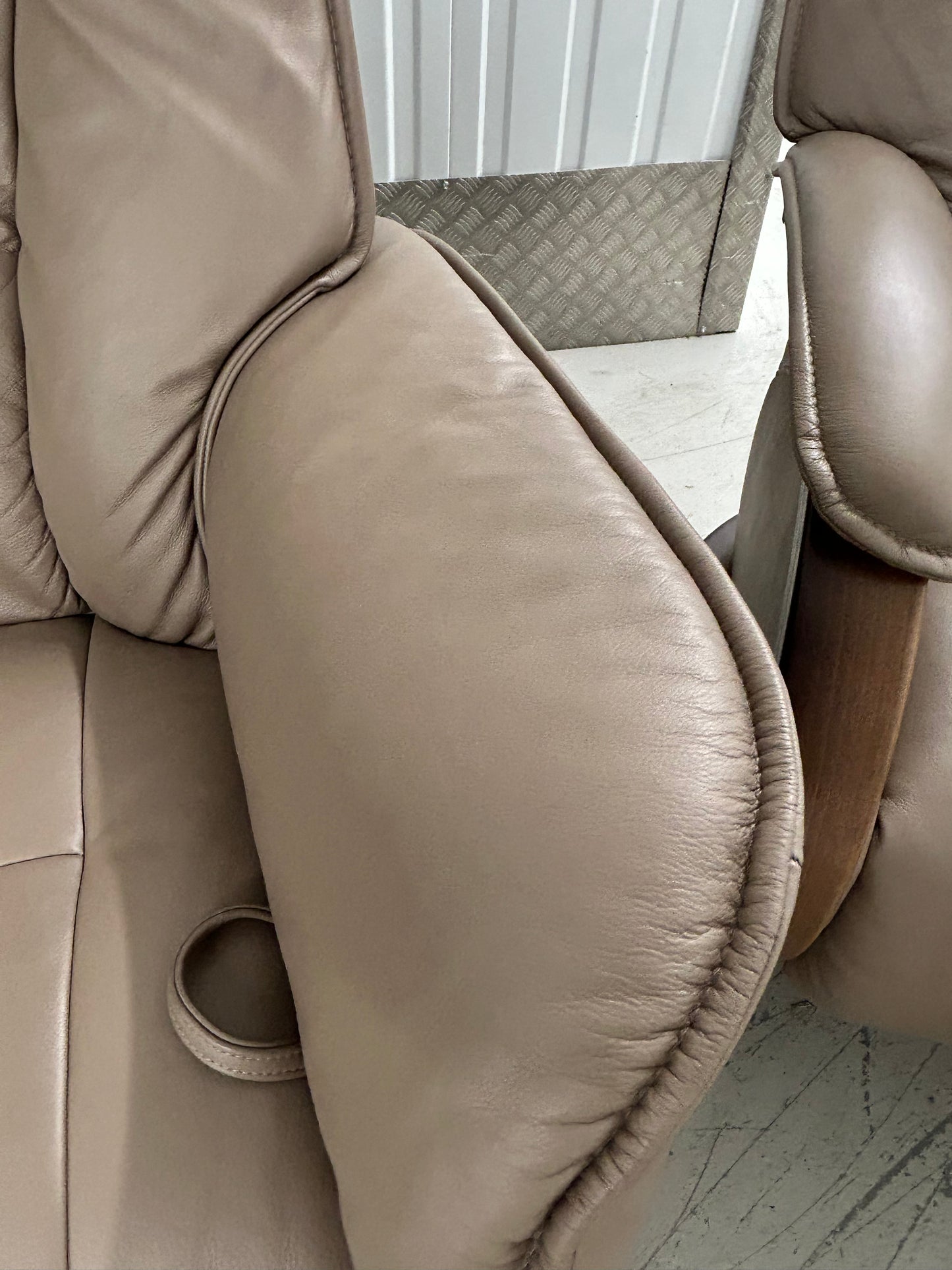 Himolla Leather Suite, 2 Mosel Recline & Swivel Chairs & Matching Recliner Sofa 2020 Pre-Loved