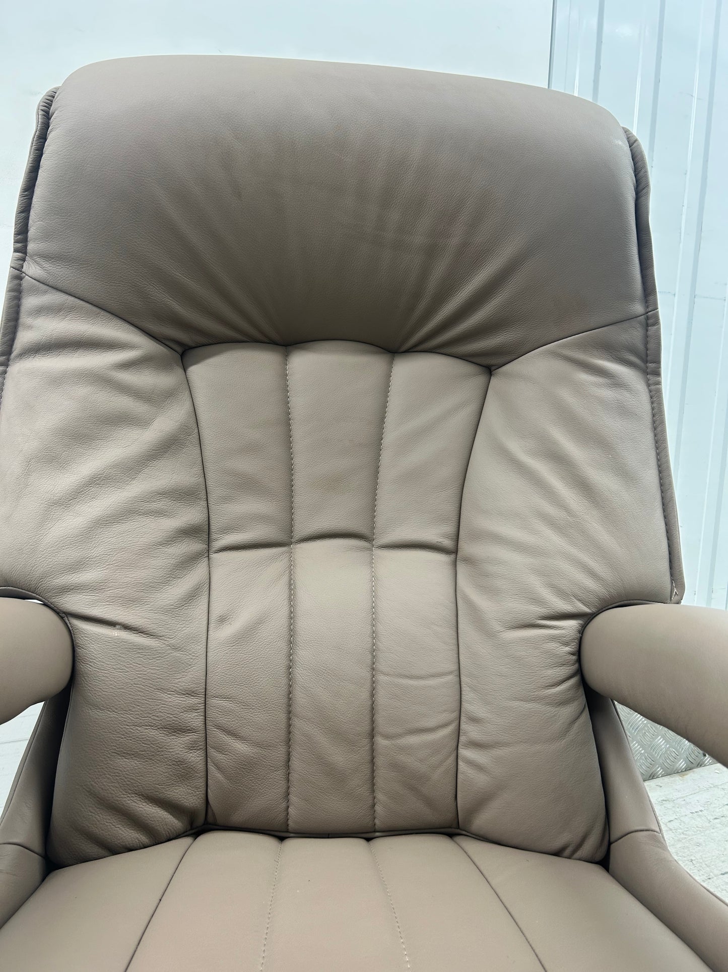 Himolla Mosel Midi Power Leather Recline & Swivel Chair Integrated Footrest 2024 Pre-Loved