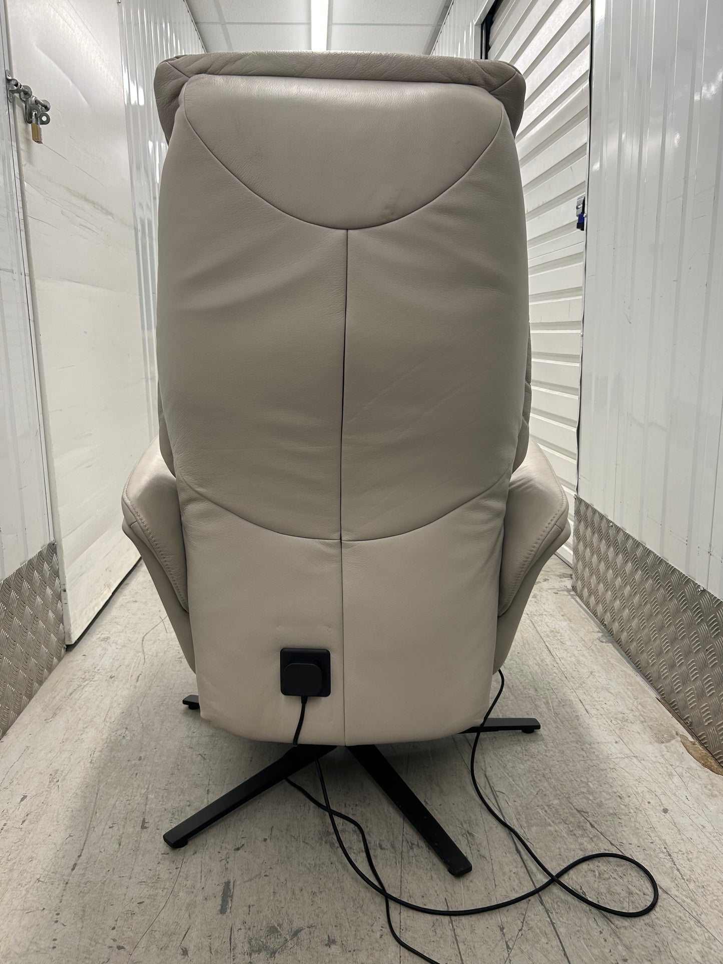 Himolla Stratus Leather Power Recliner Chair With Integrated Footrest 2021 Medium Pre-Loved