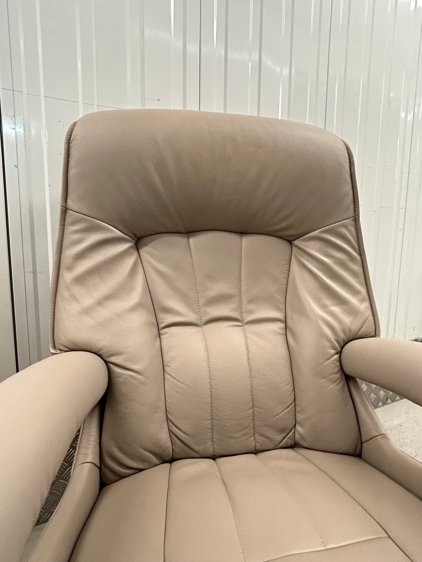 Himolla Mosel  Power Fels Leather Recline & Swivel Chairs Integrated Footrests Pre-Loved