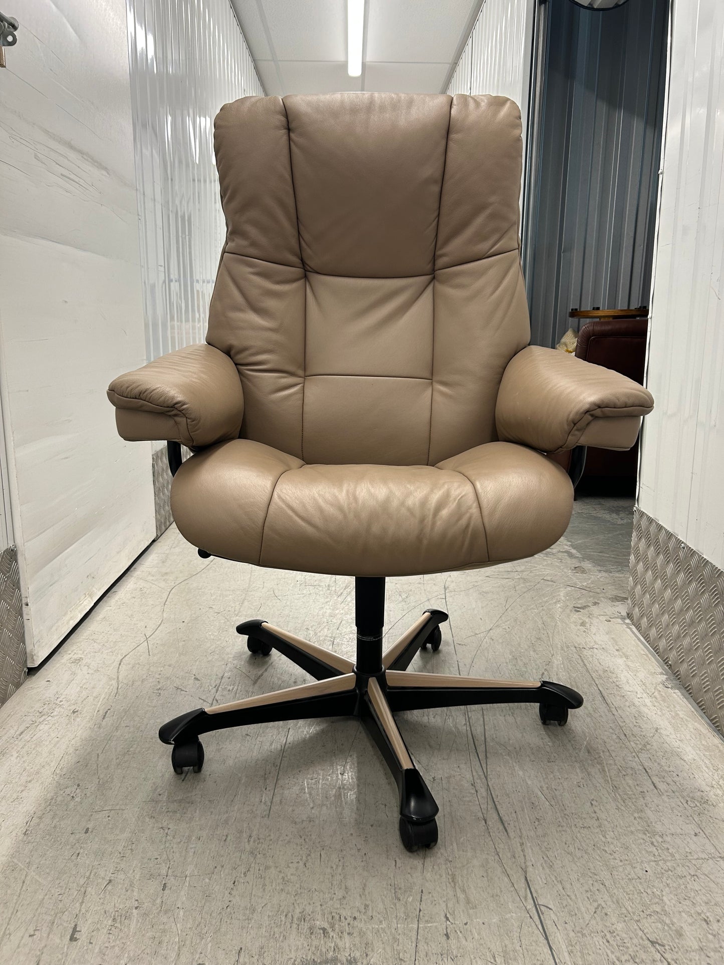 Ekornes Stressless Mayfair Recliner Funghi Leather Office Desk Chair Pre-Loved