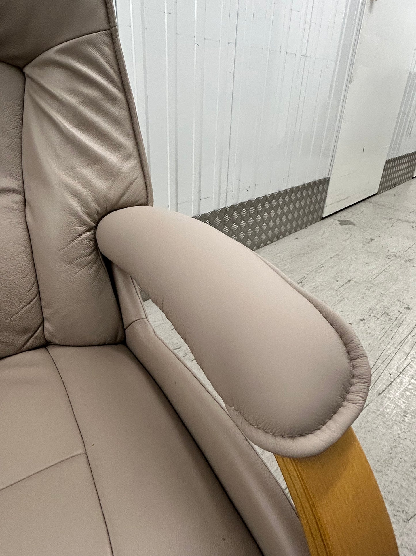 Himolla Mosel  Power Fels Leather Recline & Swivel Chairs Integrated Footrests Pre-Loved
