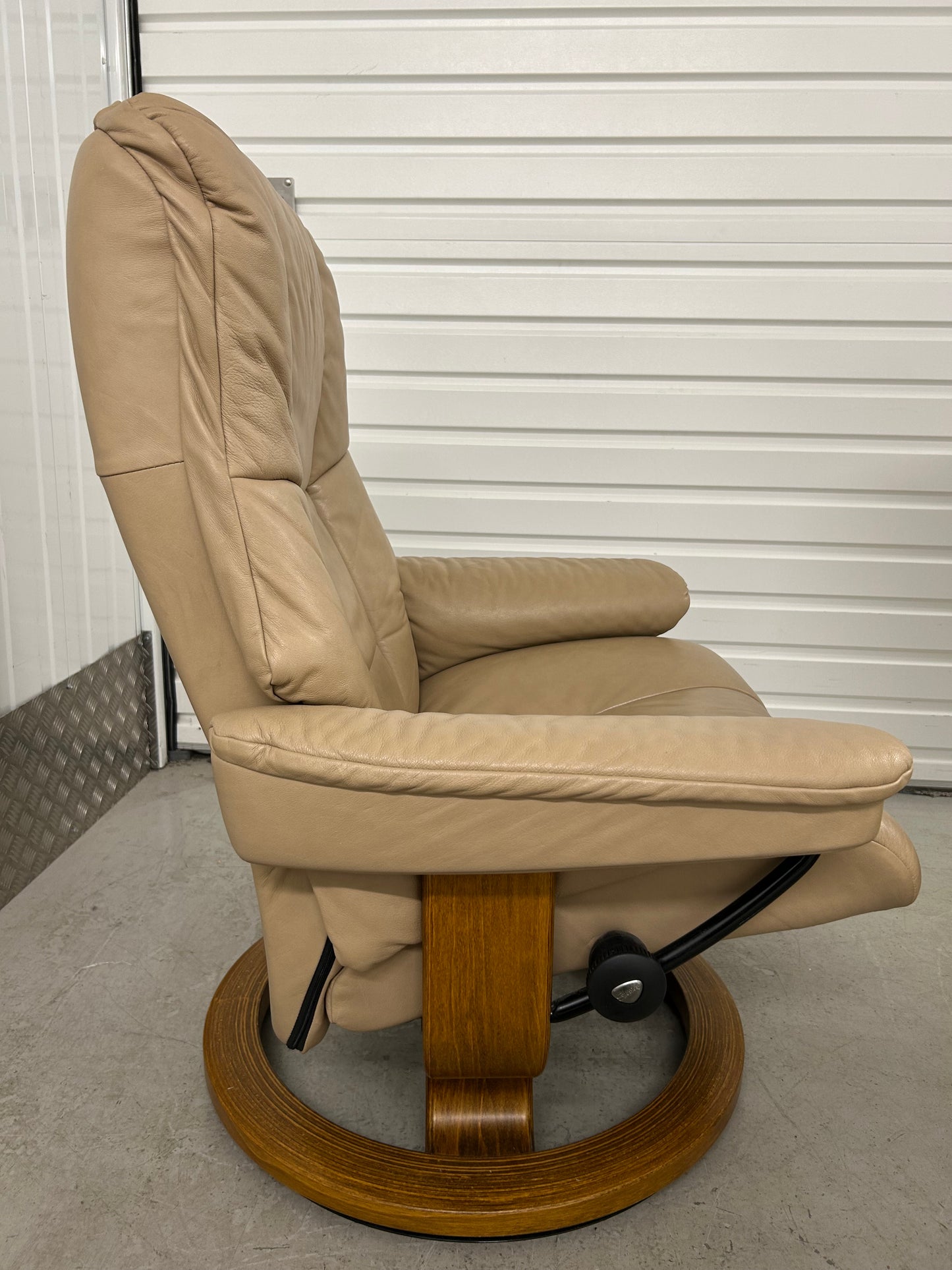 Ekornes Stressless Large Mayfair Recline/Swivel Sand Leather Armchairs & Stools Pre-Loved