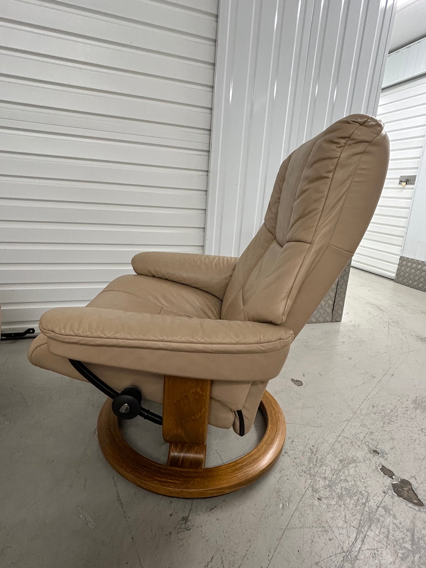 Ekornes Stressless Large Mayfair Recline/Swivel Sand Leather Armchairs & Stools Pre-Loved