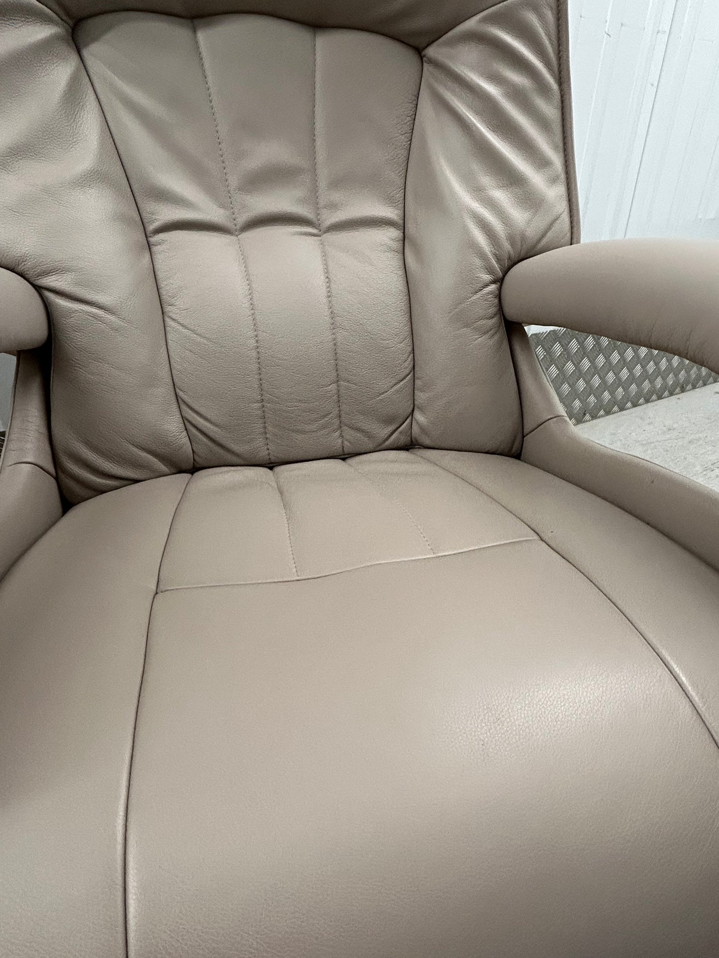 Himolla Mosel  Power Fels Leather Recline & Swivel Chairs Integrated Footrests Pre-Loved