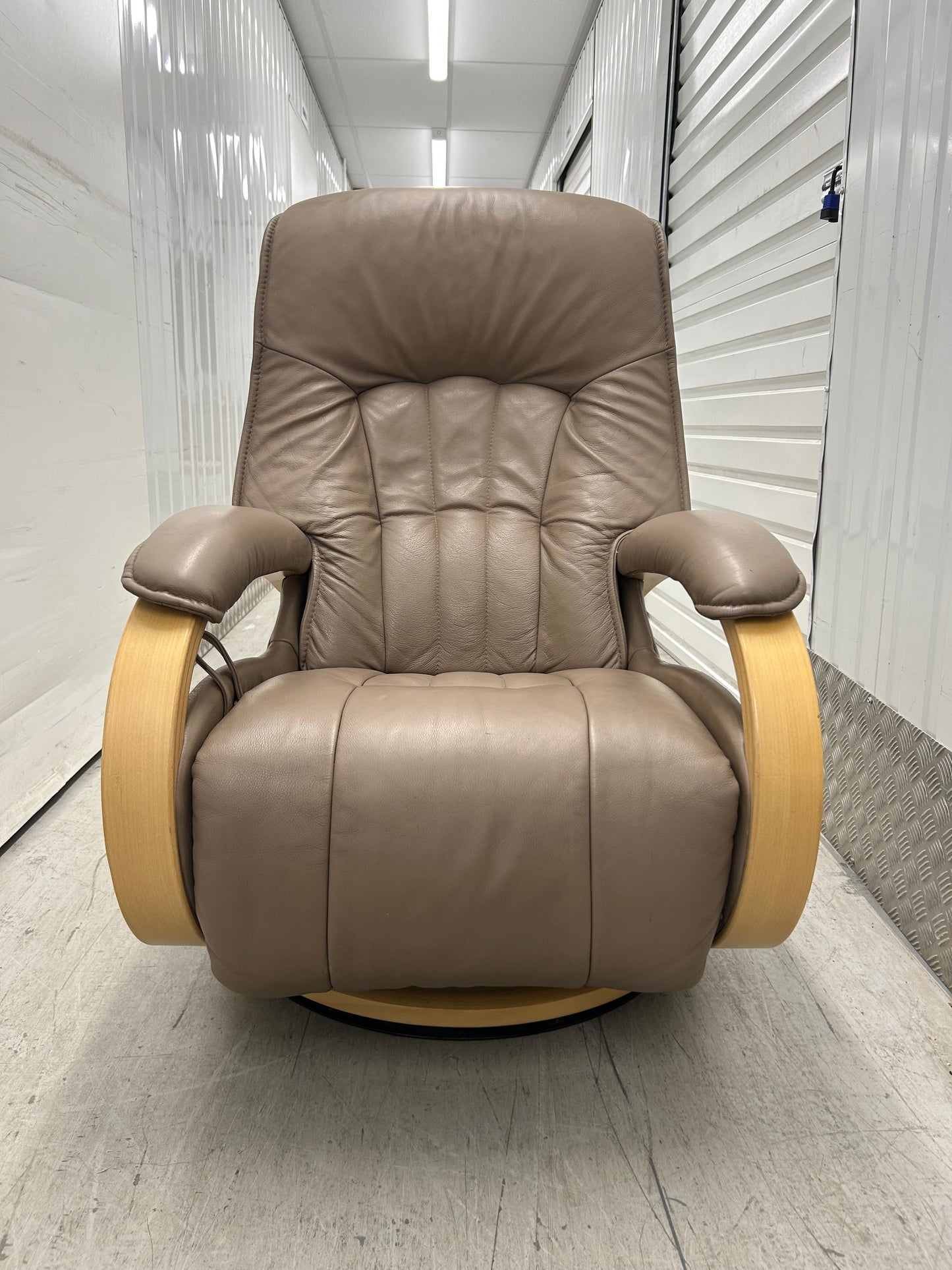 Himolla Mosel Midi Earth Leather Recline & Swivel Chair Integrated Footrest Pre-Loved