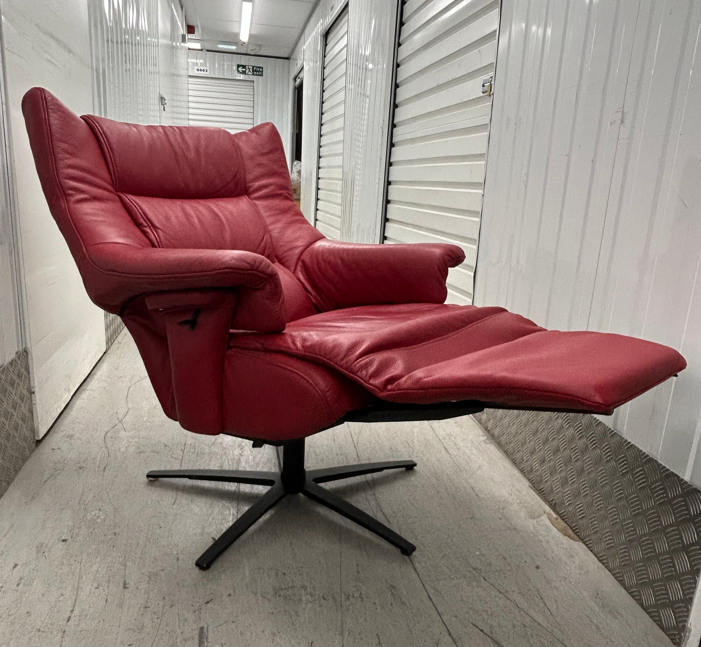 Himolla Red Leather Recline & Swivel Armchair With Integrated Footrest Pre-Loved