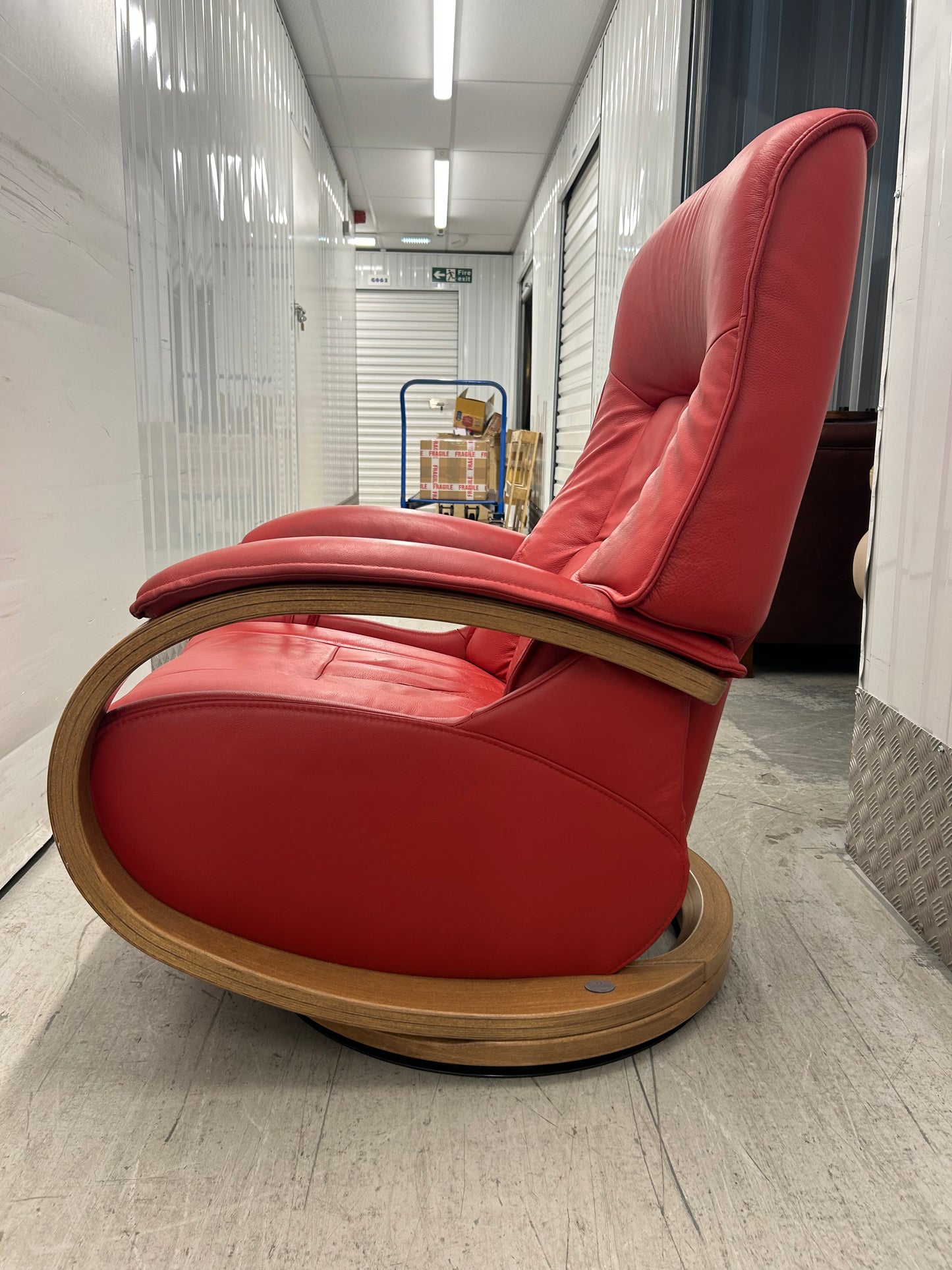 Himolla Mosel Midi Cherry Leather Recline & Swivel Chair Integrated Footrest Pre-Loved