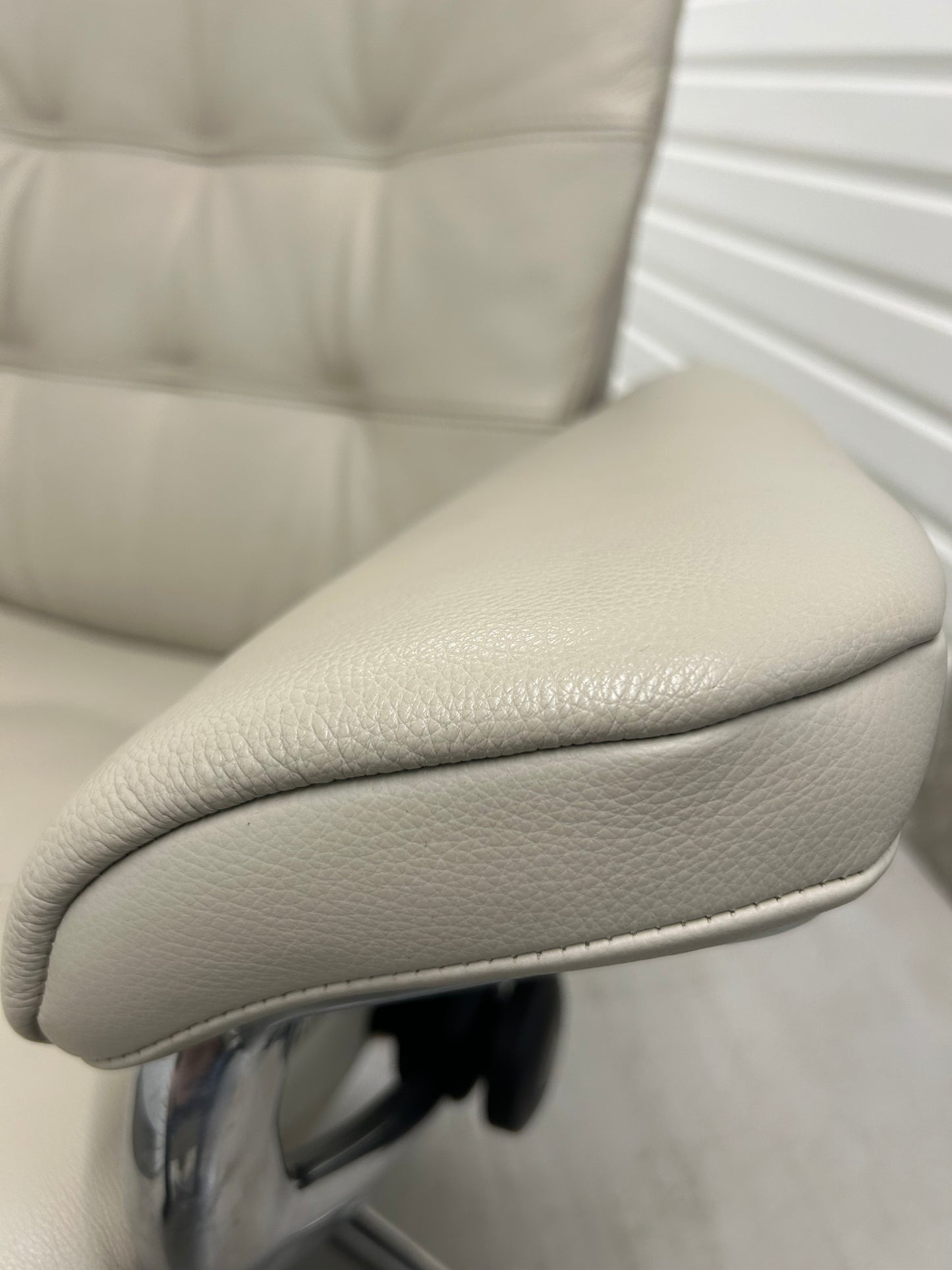 Ekornes Stressless Erik Grey Leather Recliner Chair & Stool Med New