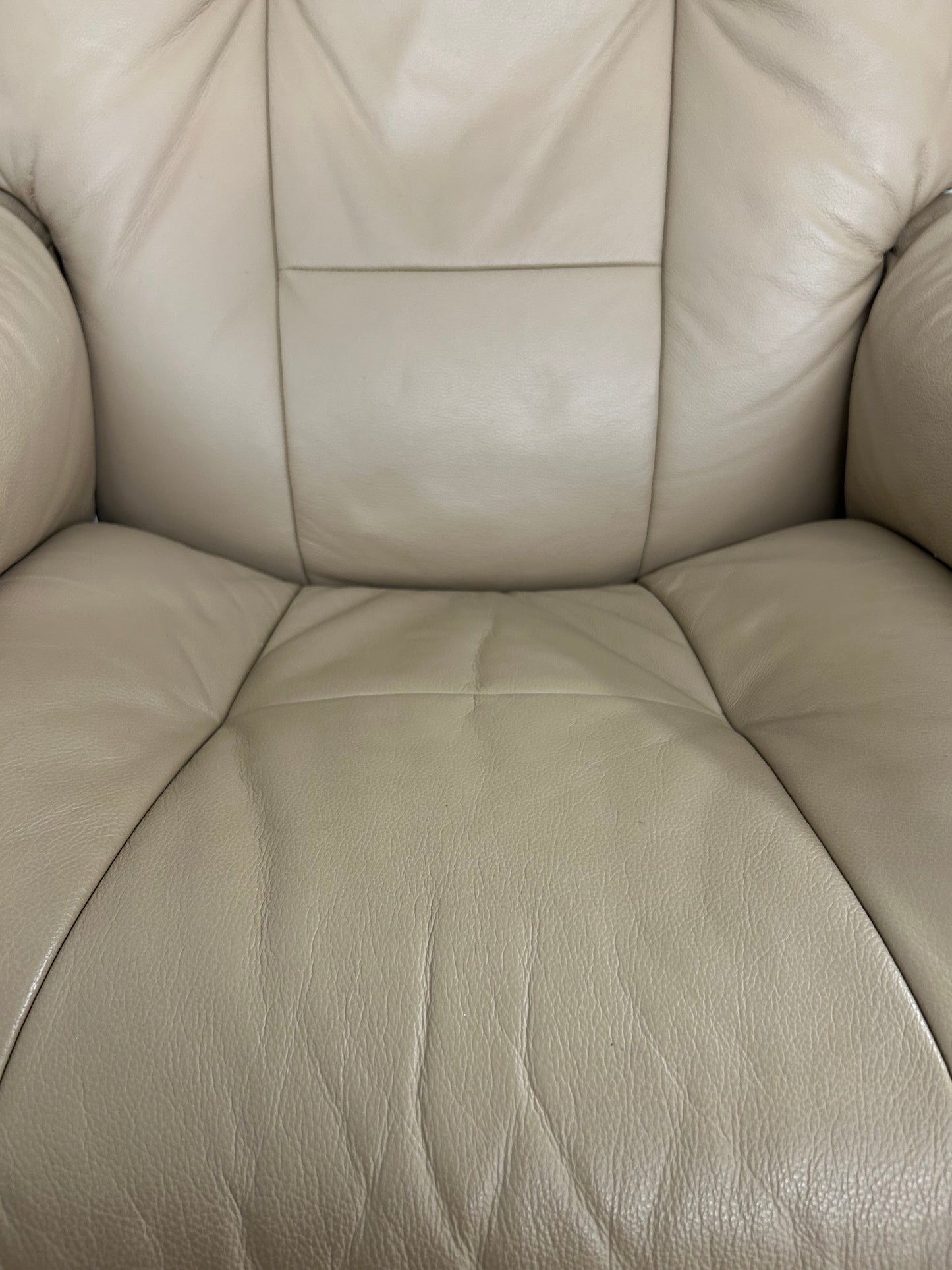 Ekornes Stressless Mayfair Recline & Swivel Latte Leather Chairs & Stools Pair Pre-Loved