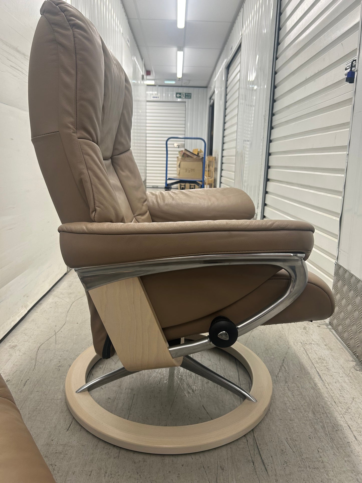 Ekornes Stressless Signature Mayfair Funghi Leather Recliner Chair & Stool Large Pre-Loved