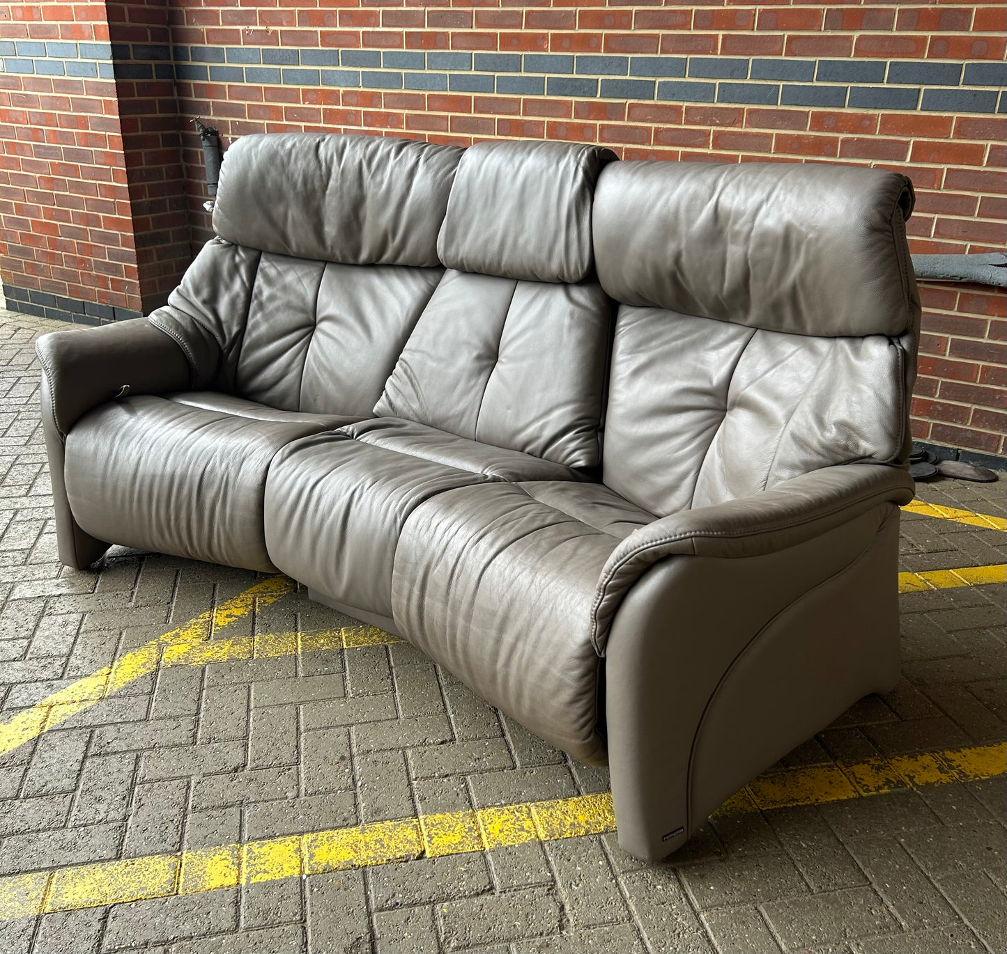 Himolla 3 Seater Curved Leather Recliner Sofa With Retractable Table Pre-Loved