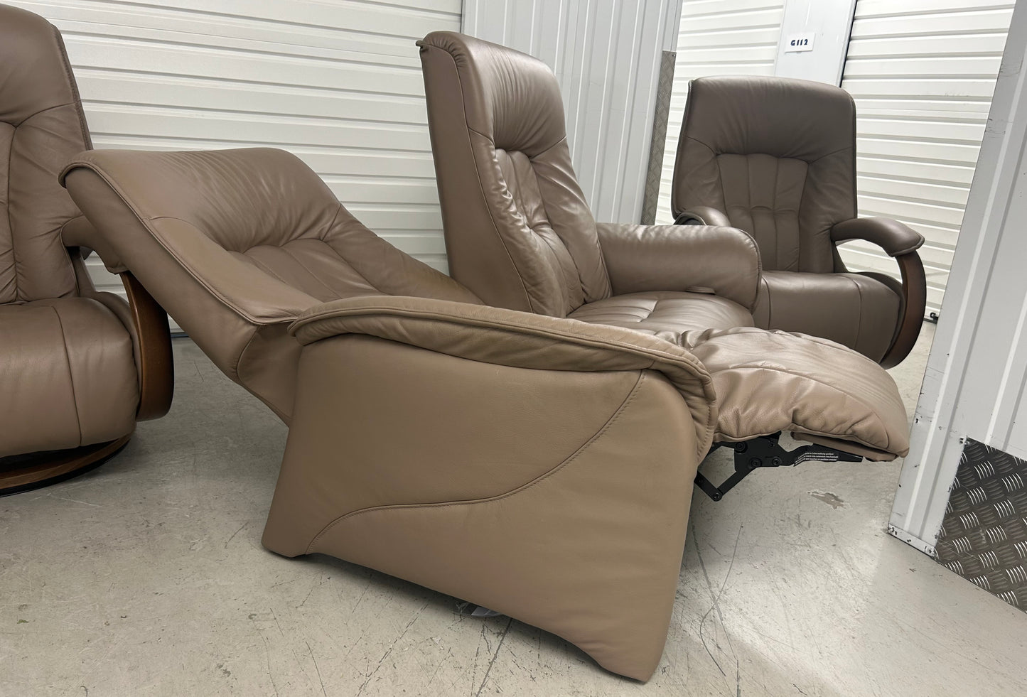 Himolla Leather Suite, 2 Mosel Recline & Swivel Chairs & Matching Recliner Sofa 2020 Pre-Loved