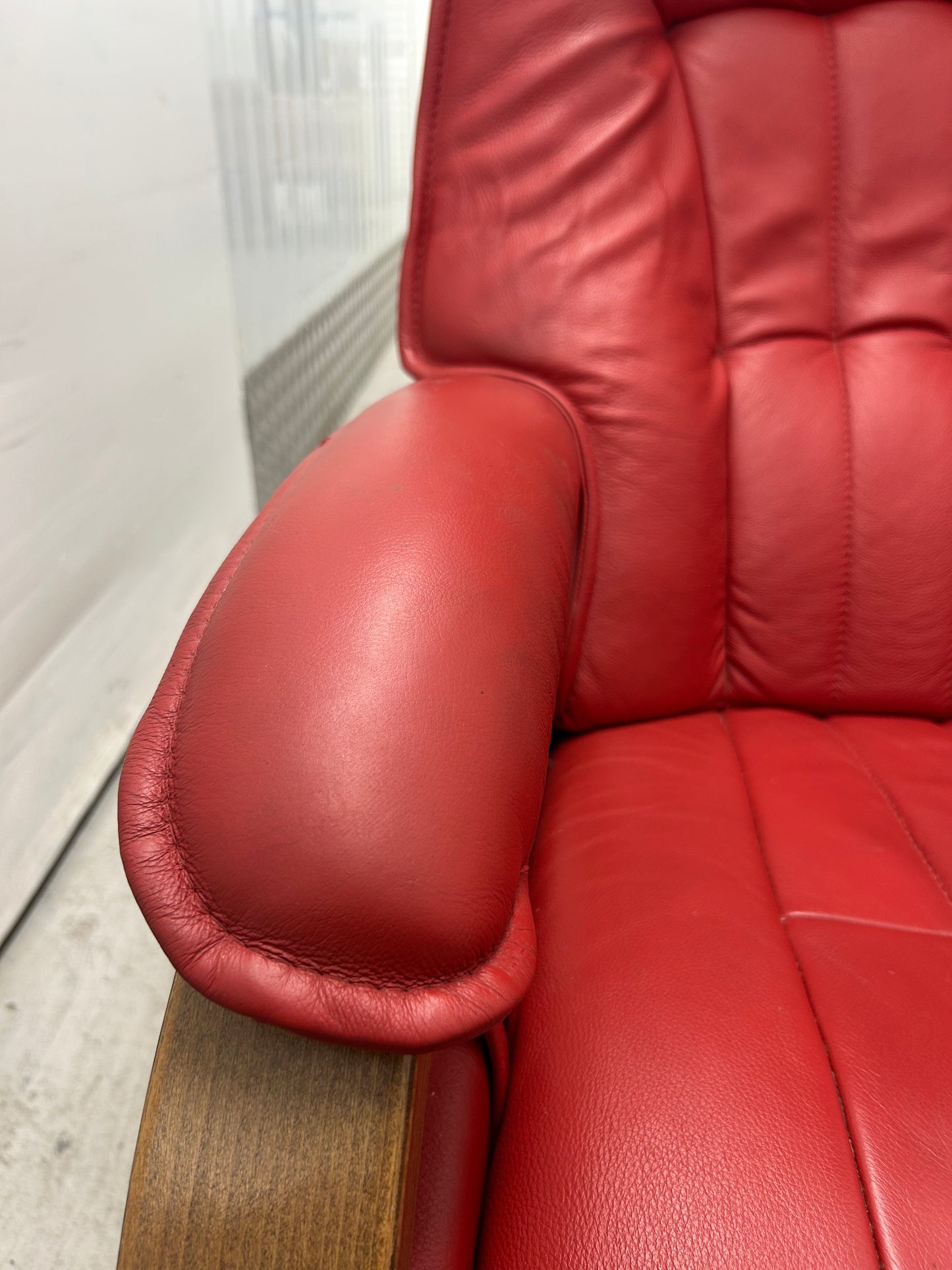 Himolla Mosel Midi Cherry Leather Recline & Swivel Chair Integrated Footrest Pre-Loved