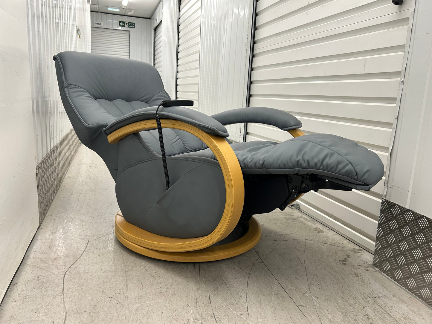 Himolla Mosel Maxi Aqua Leather Power Recline & Swivel Chair Integrated Footrest New