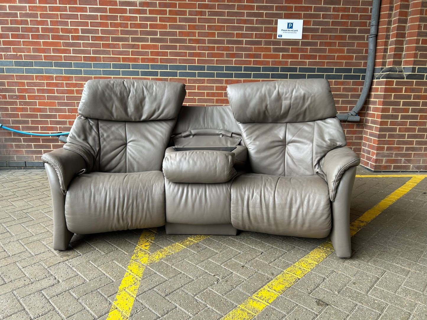 Himolla 3 Seater Curved Leather Recliner Sofa With Retractable Table Pre-Loved