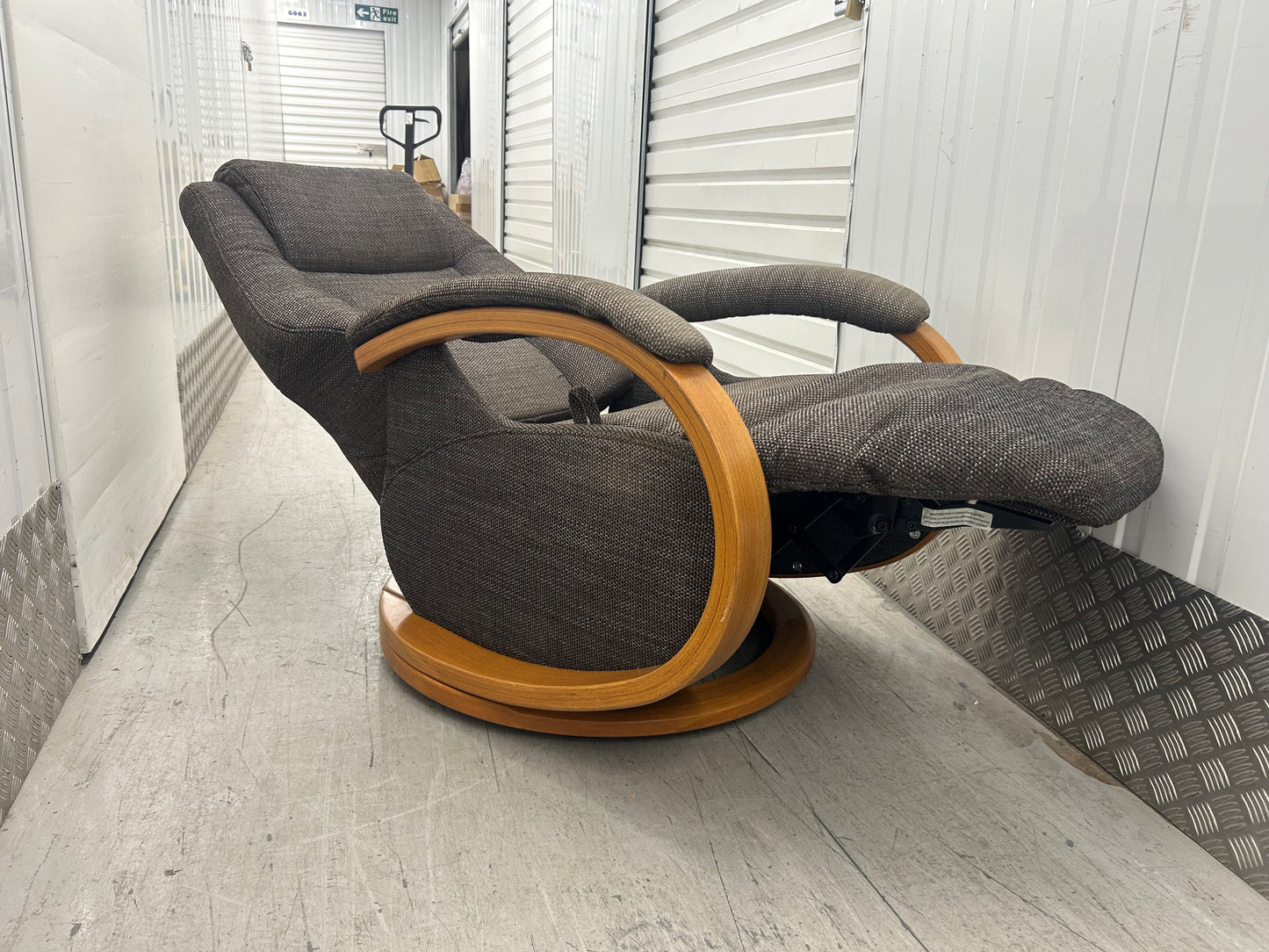 Himolla Mersey Maxi Fabric Recline & Swivel Chair Integrated Footrest 2019 Pre-Loved
