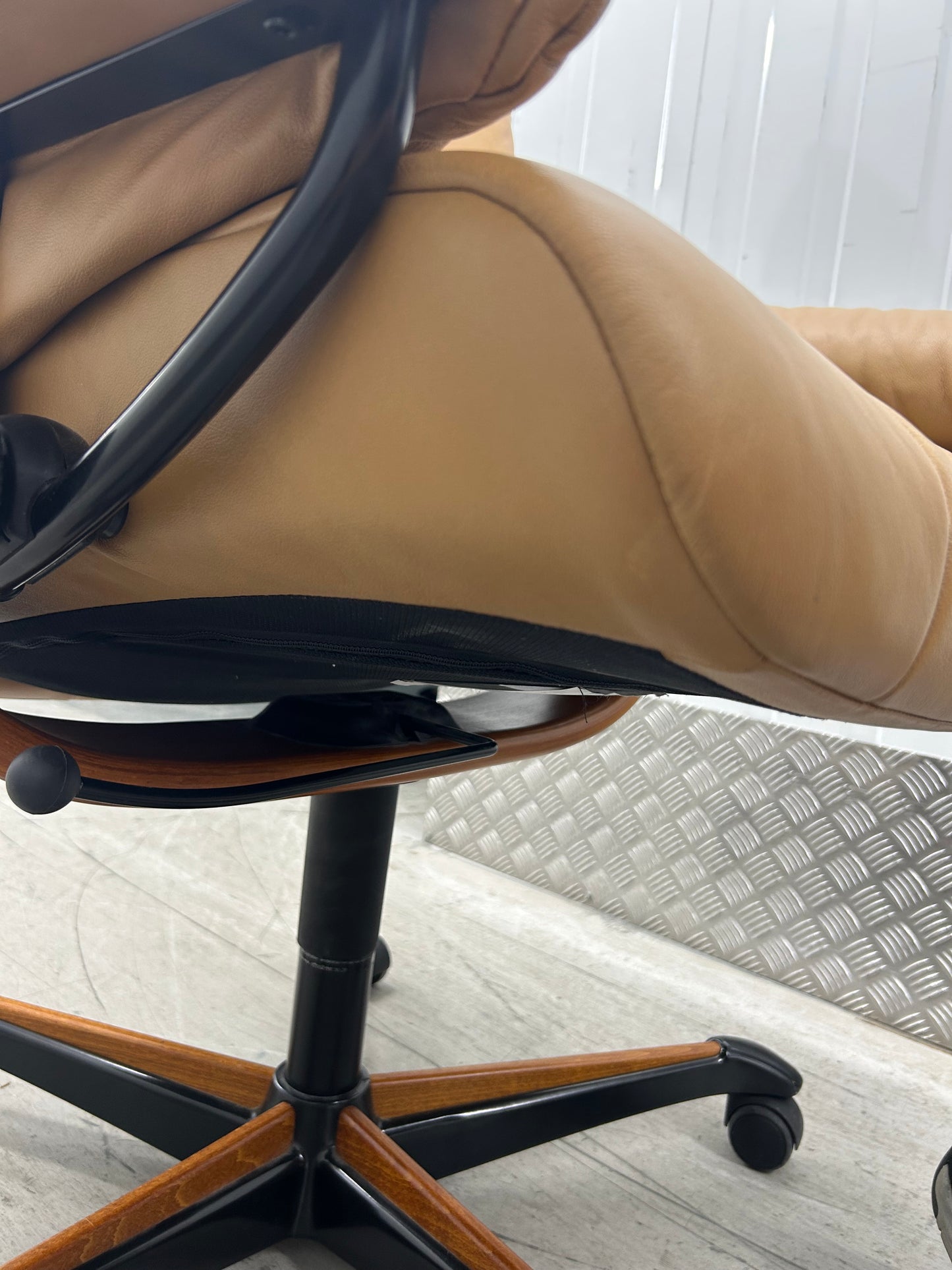 Ekornes Stressless Mayfair Recliner Taupe Leather Office Desk Chair Pre-Loved