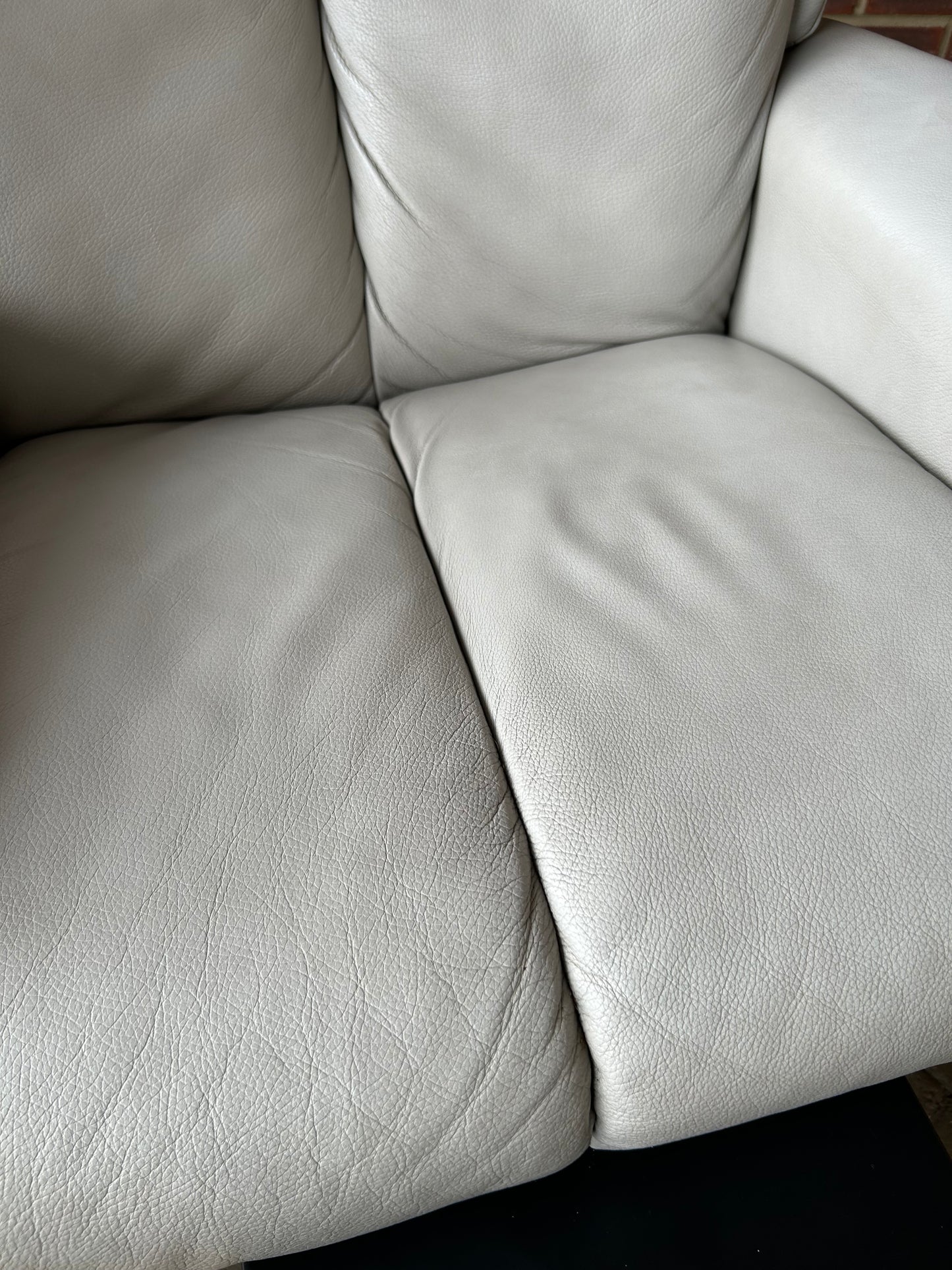 Ekornes Stressless Magic Medium Size Silver Cloud Leather Power Recliners Pair Pre-Loved