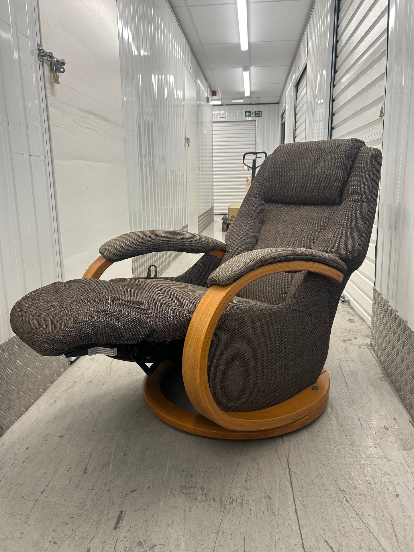 Himolla Mersey Maxi Fabric Recline & Swivel Chair Integrated Footrest 2019 Pre-Loved