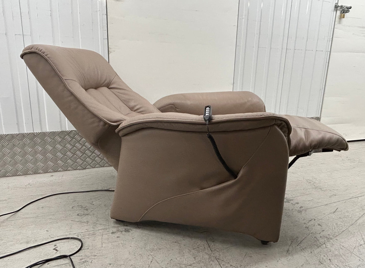 Himolla Rhine Earth Leather Power Recliner Armchair With Integrated Footrest Pre-Loved