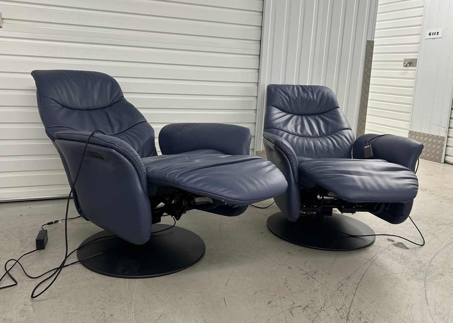 Himolla Azure Blue Leather Power Recliner Armchairs & Matching Fixed 2 Seater Sofa Pre-Loved