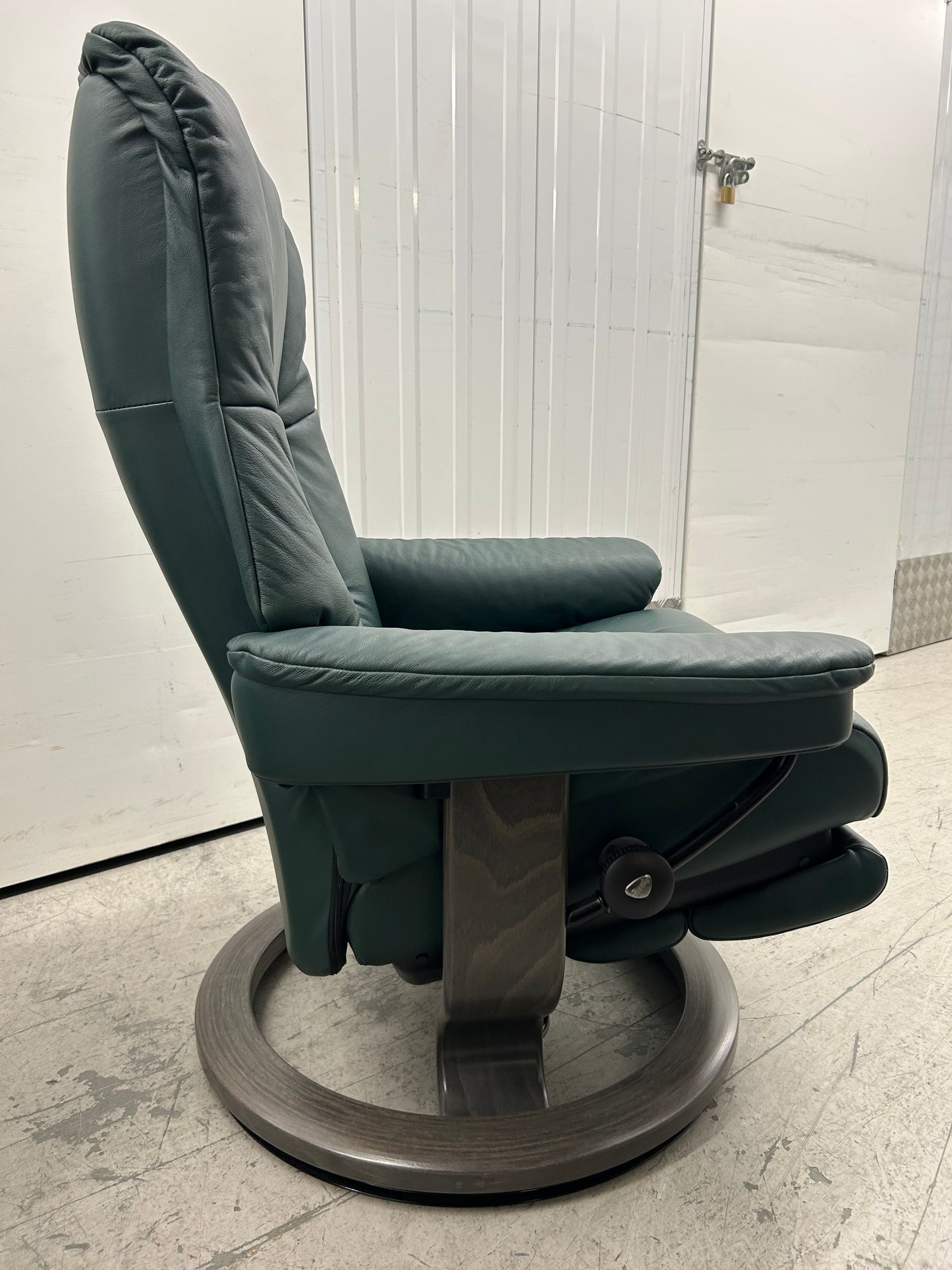 Ekornes Stressless Mayfair Medium Size Green Leather Power Recliners Pair Pre-Loved
