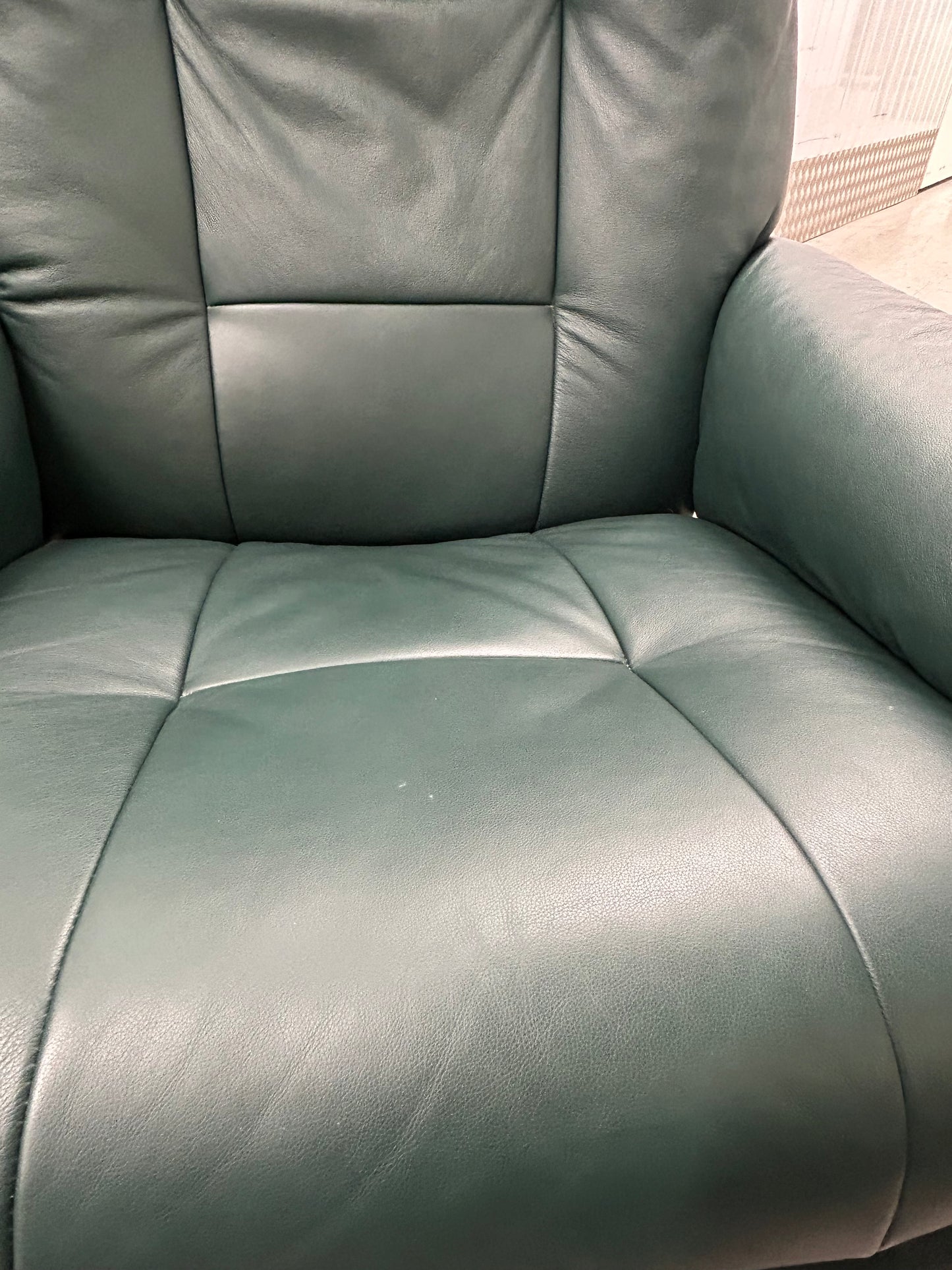 Ekornes Stressless Mayfair Medium Size Green Leather Power Recliners Pair Pre-Loved