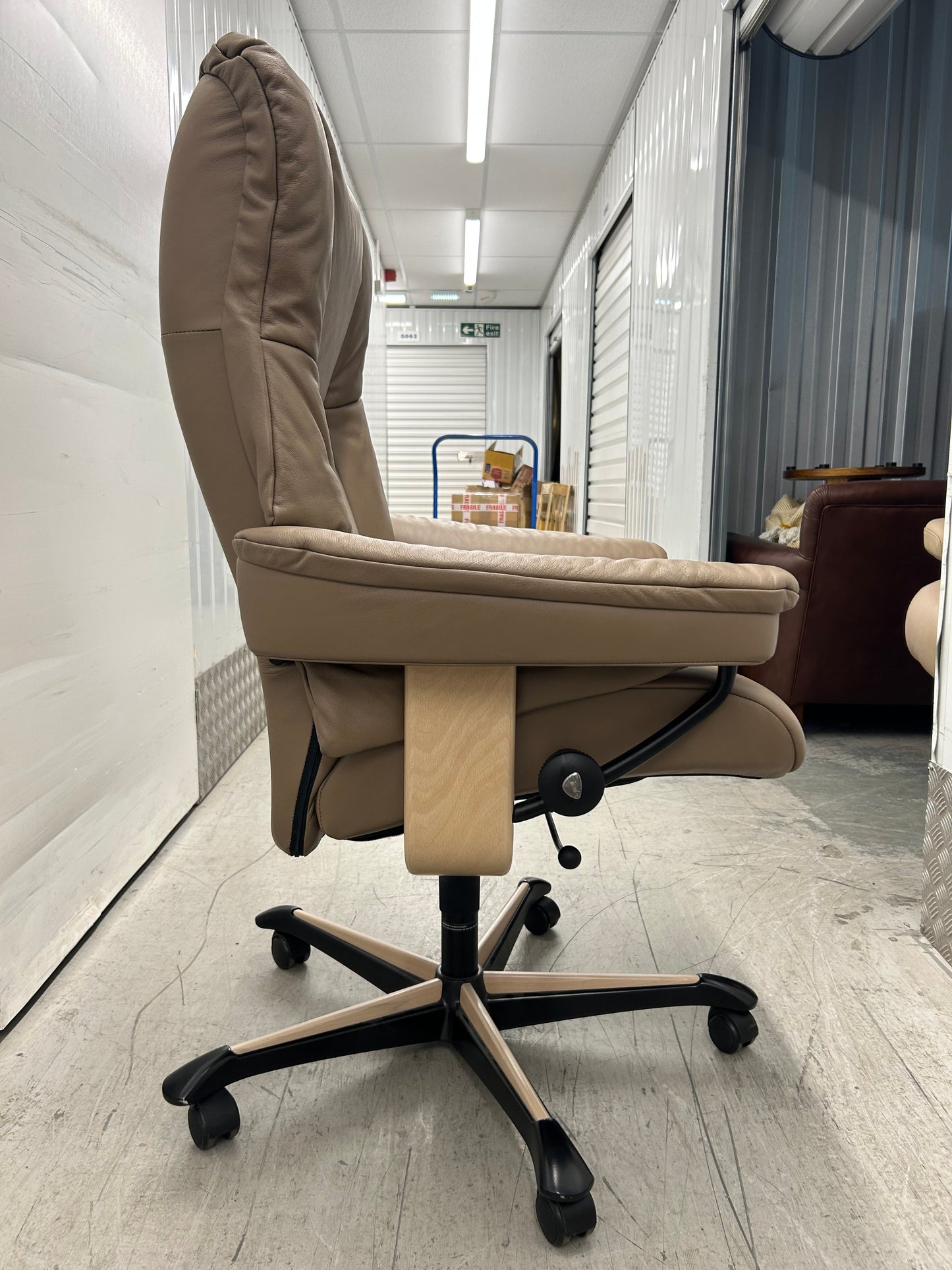 Ekornes Stressless Mayfair Recliner Funghi Leather Office Desk Chair Pre-Loved