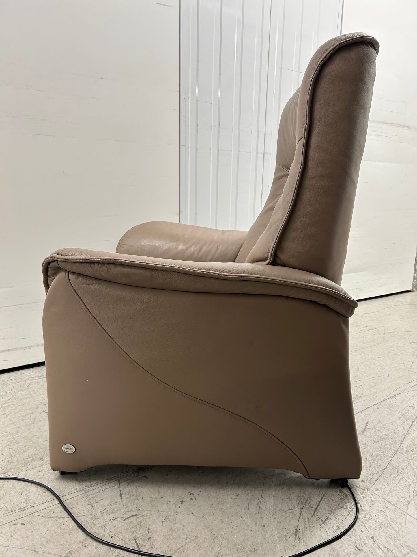 Himolla Rhine Earth Leather Power Recliner Armchair With Integrated Footrest Pre-Loved