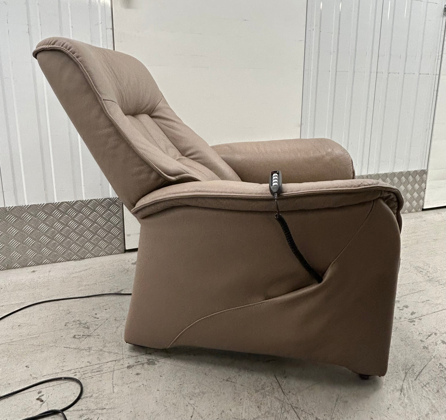 Himolla Rhine Earth Leather Power Recliner Armchair With Integrated Footrest Pre-Loved