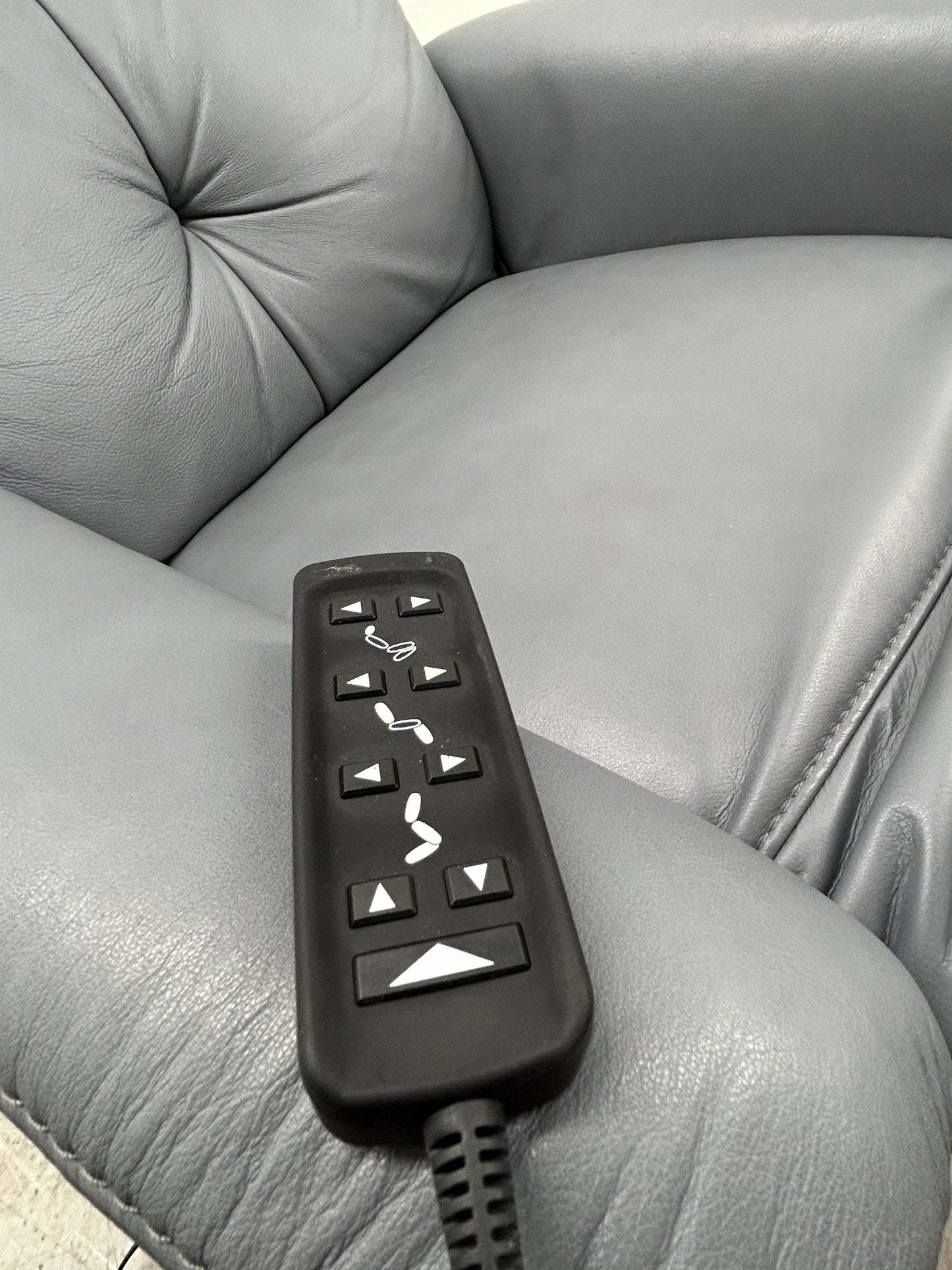 Himolla Swan Leather Power Lift & Rise Recliner Chair With Integrated Footrest Large Pre-Loved