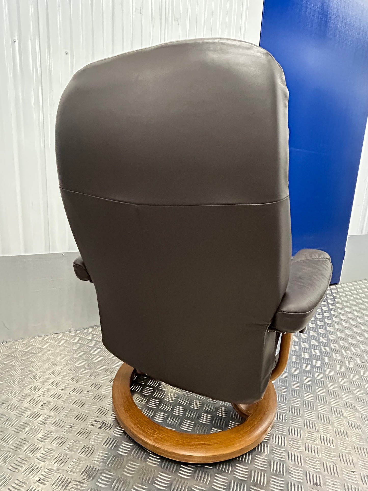Ekornes Stressless Consul Recline & Swivel Brown Leather Chairs & Stool Pair Pre-Loved