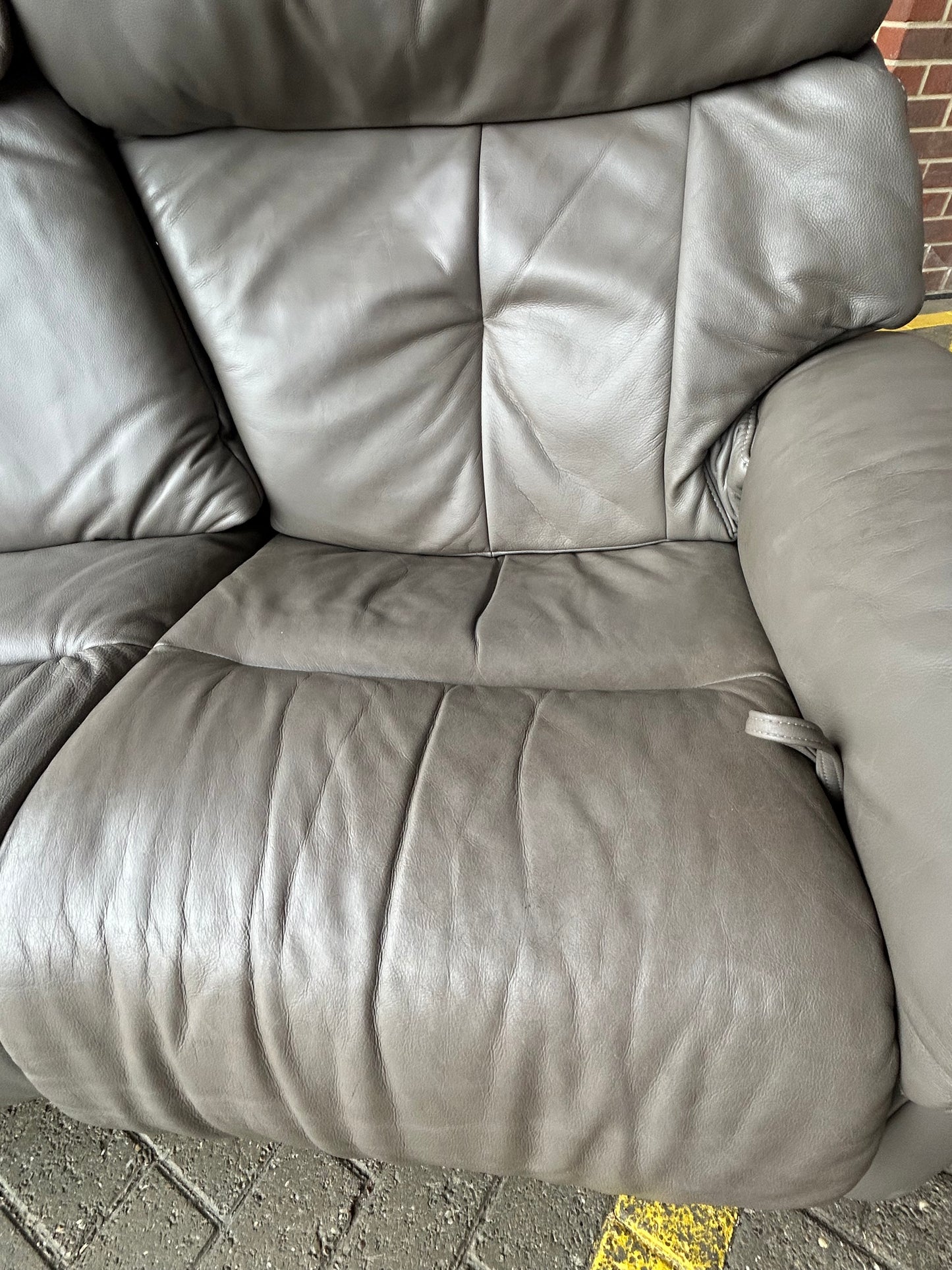 Himolla 3 Seater Curved Leather Recliner Sofa With Retractable Table Pre-Loved