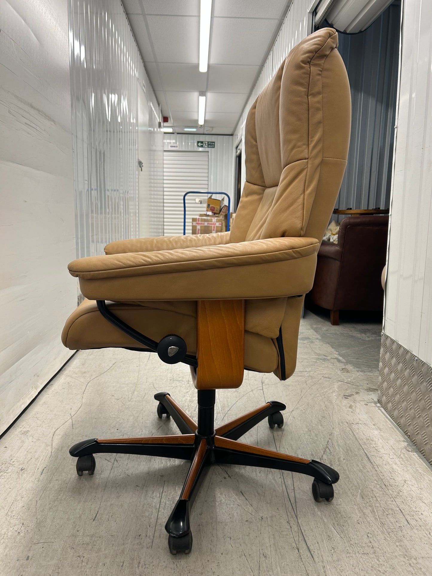 Ekornes Stressless Mayfair Recliner Taupe Leather Office Desk Chair Pre-Loved