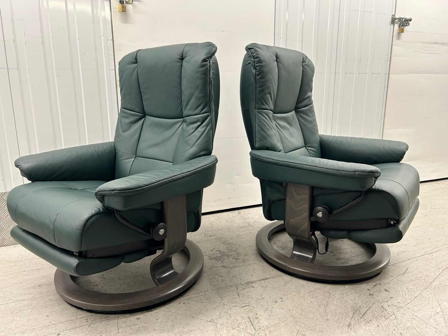 Ekornes Stressless Mayfair Medium Size Green Leather Power Recliners Pair Pre-Loved