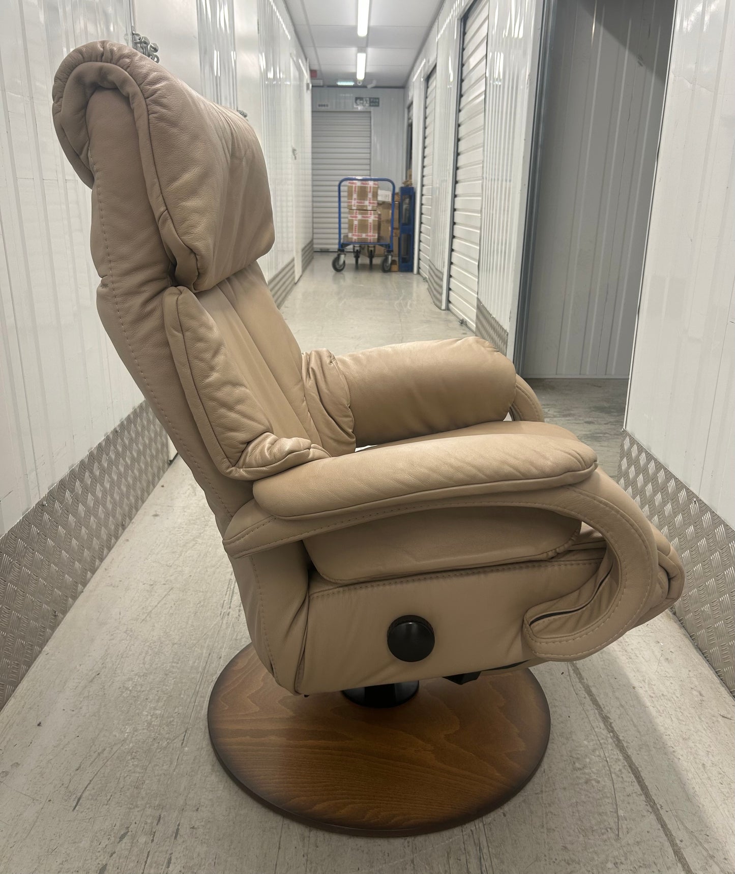 Himolla Tobi Leather Recline & Swivel Armchair With Integrated Footrest 2022 Pre-Loved