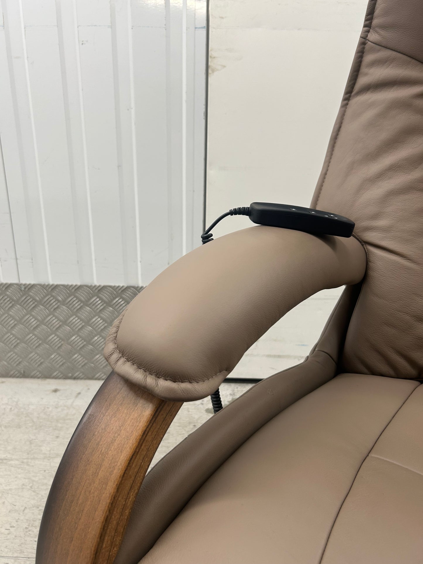 Himolla Mosel Midi Power Leather Recline & Swivel Chair Integrated Footrest 2024 Pre-Loved