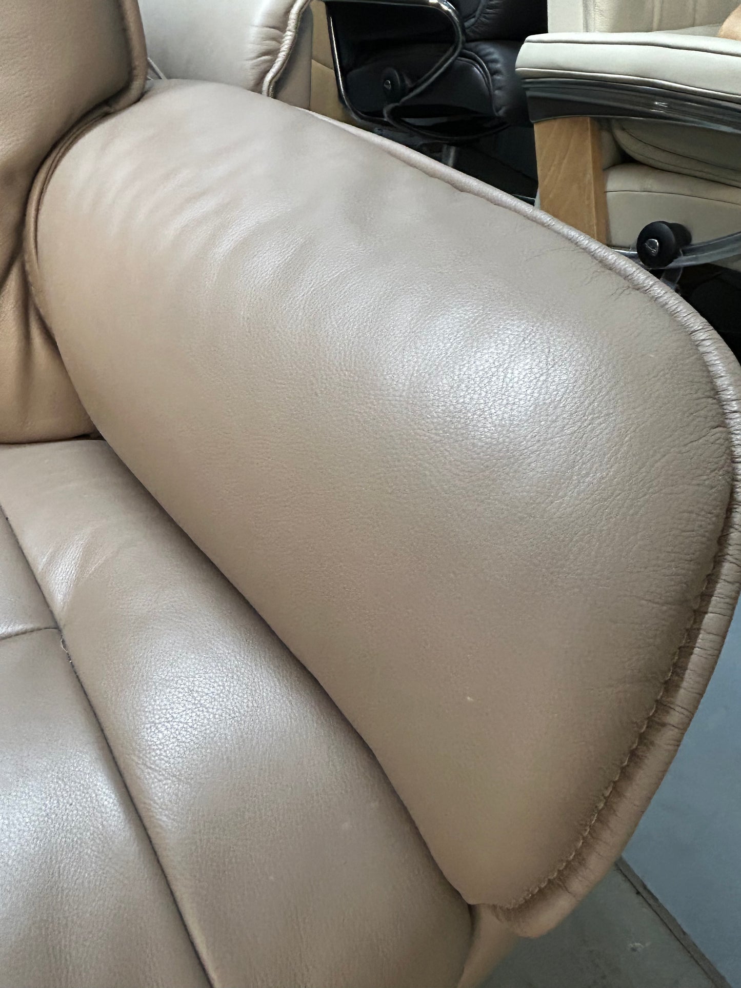 Himolla Rhine 3 Seater Earth Leather Fixed Sofa (Non Recliner) Pre-Loved