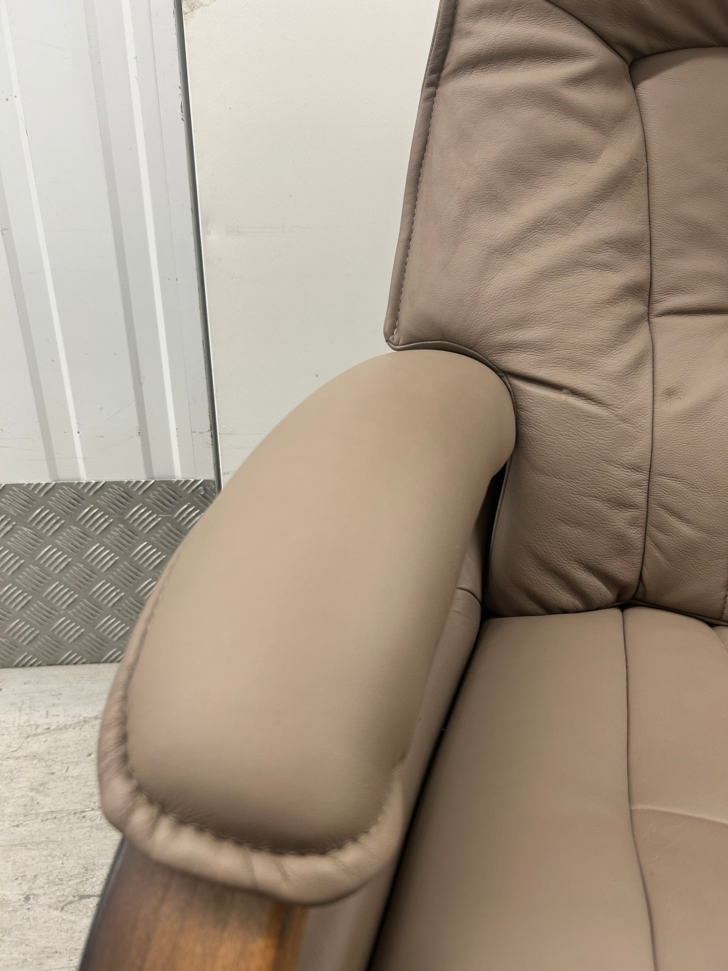 Himolla Mosel Midi Power Leather Recline & Swivel Chair Integrated Footrest 2024 Pre-Loved