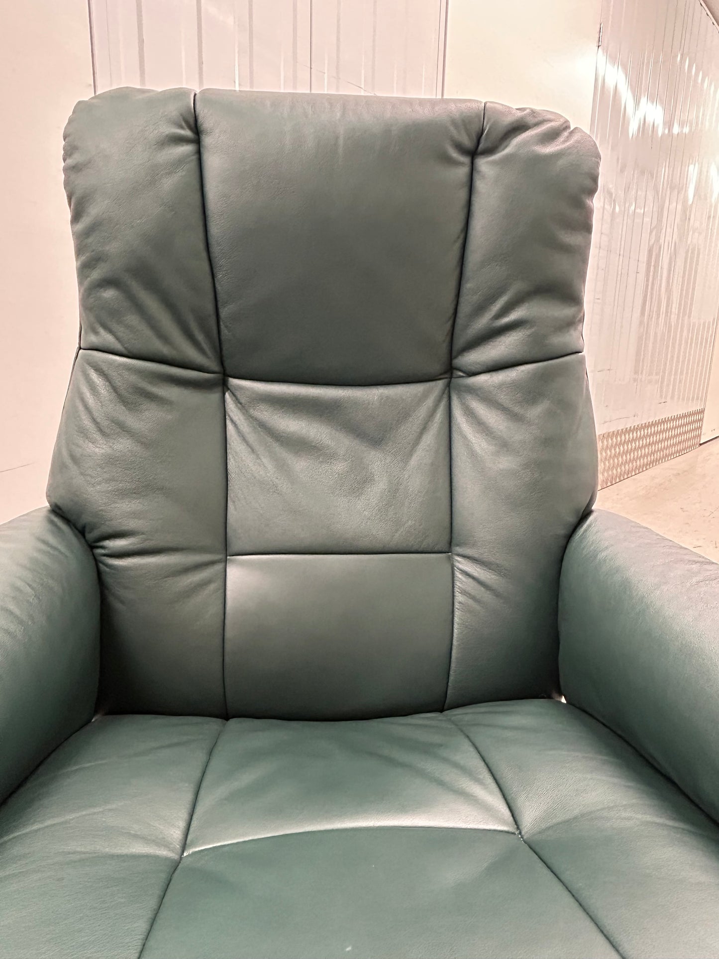 Ekornes Stressless Mayfair Medium Size Green Leather Power Recliners Pair Pre-Loved