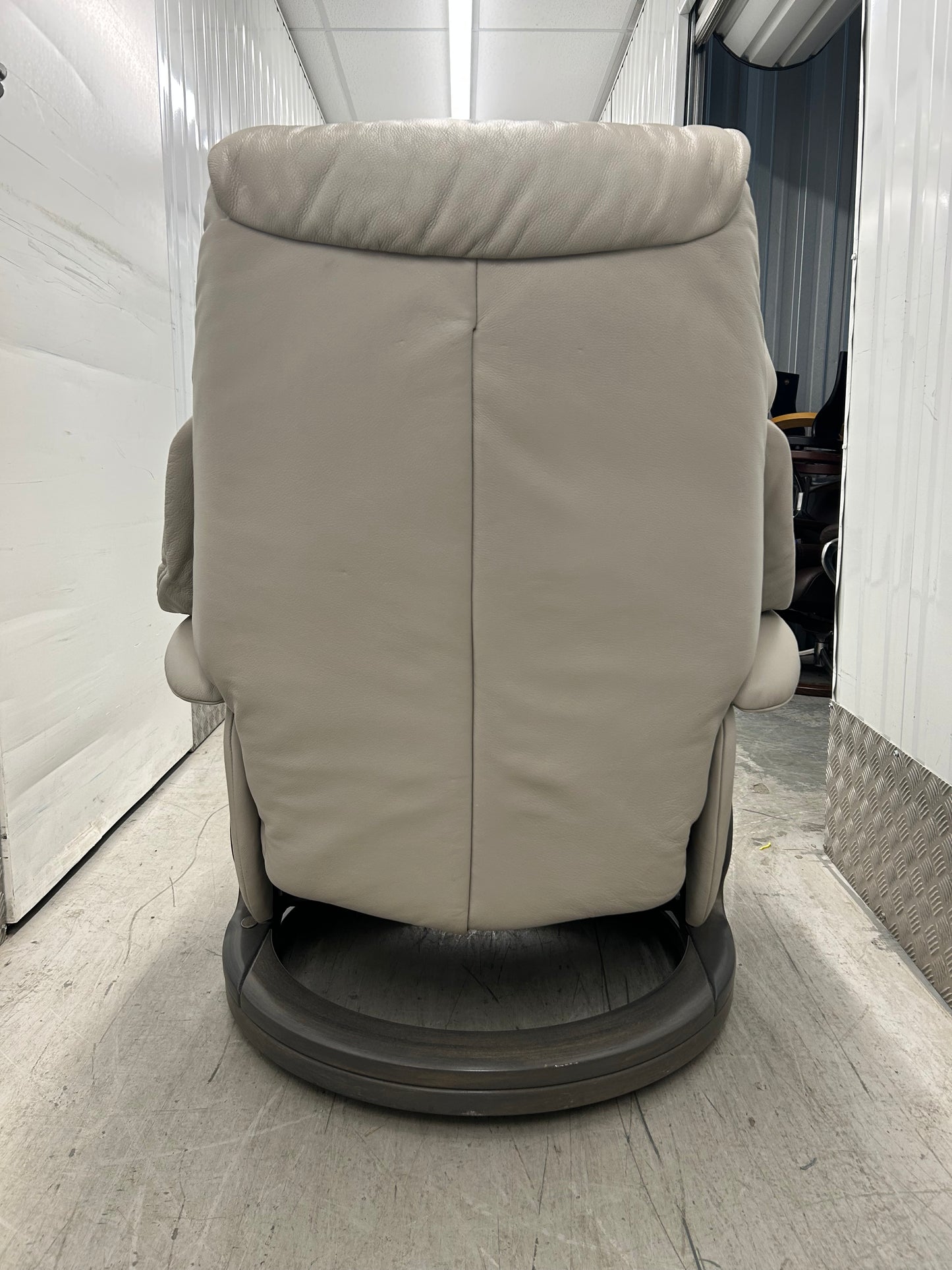 Himolla Chester Leather Recliner Armchair With Integrated Footrest Large Size Pre-Loved