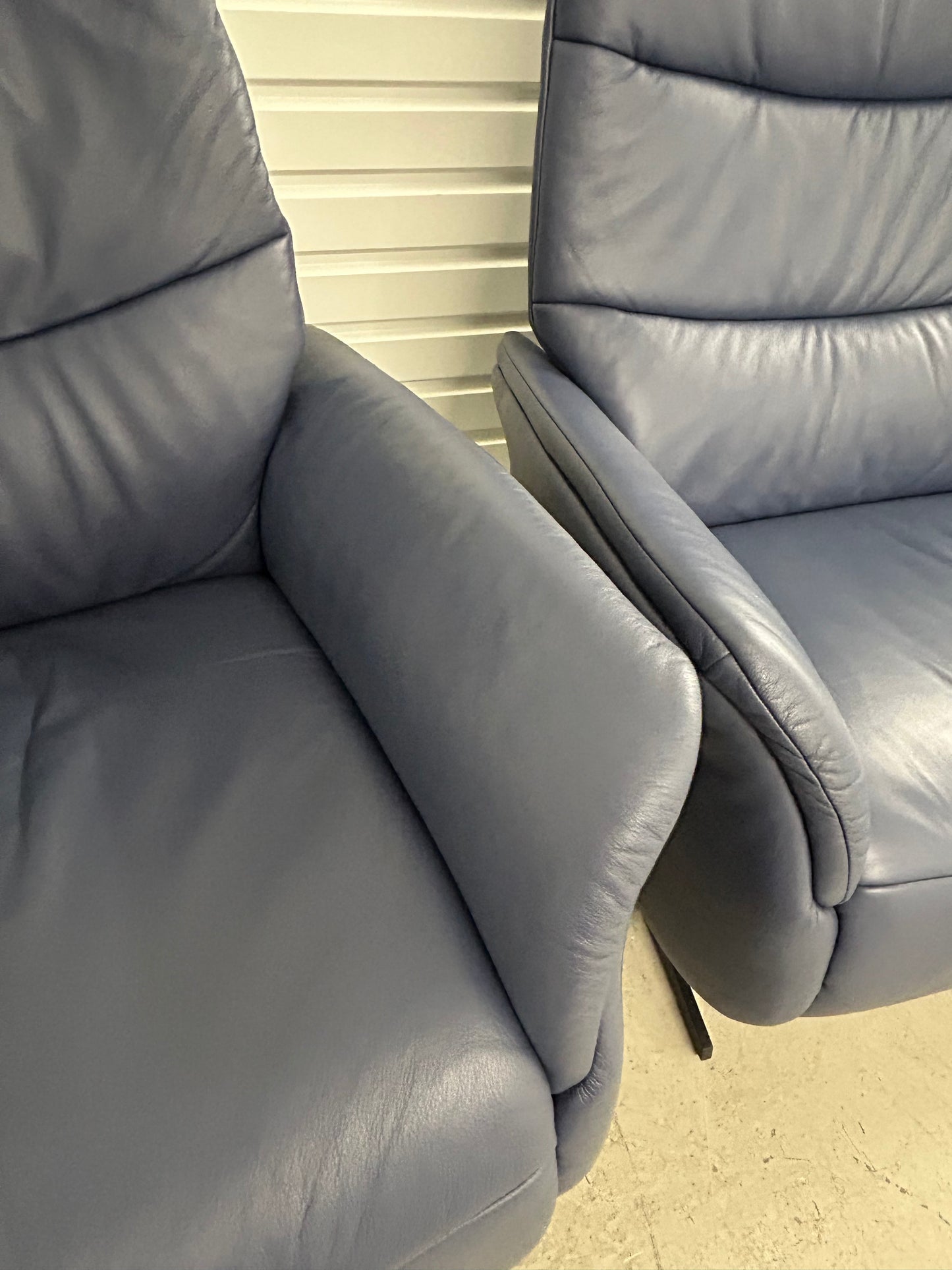 Himolla Azure Blue Leather Power Recliner Armchairs & Matching Fixed 2 Seater Sofa Pre-Loved